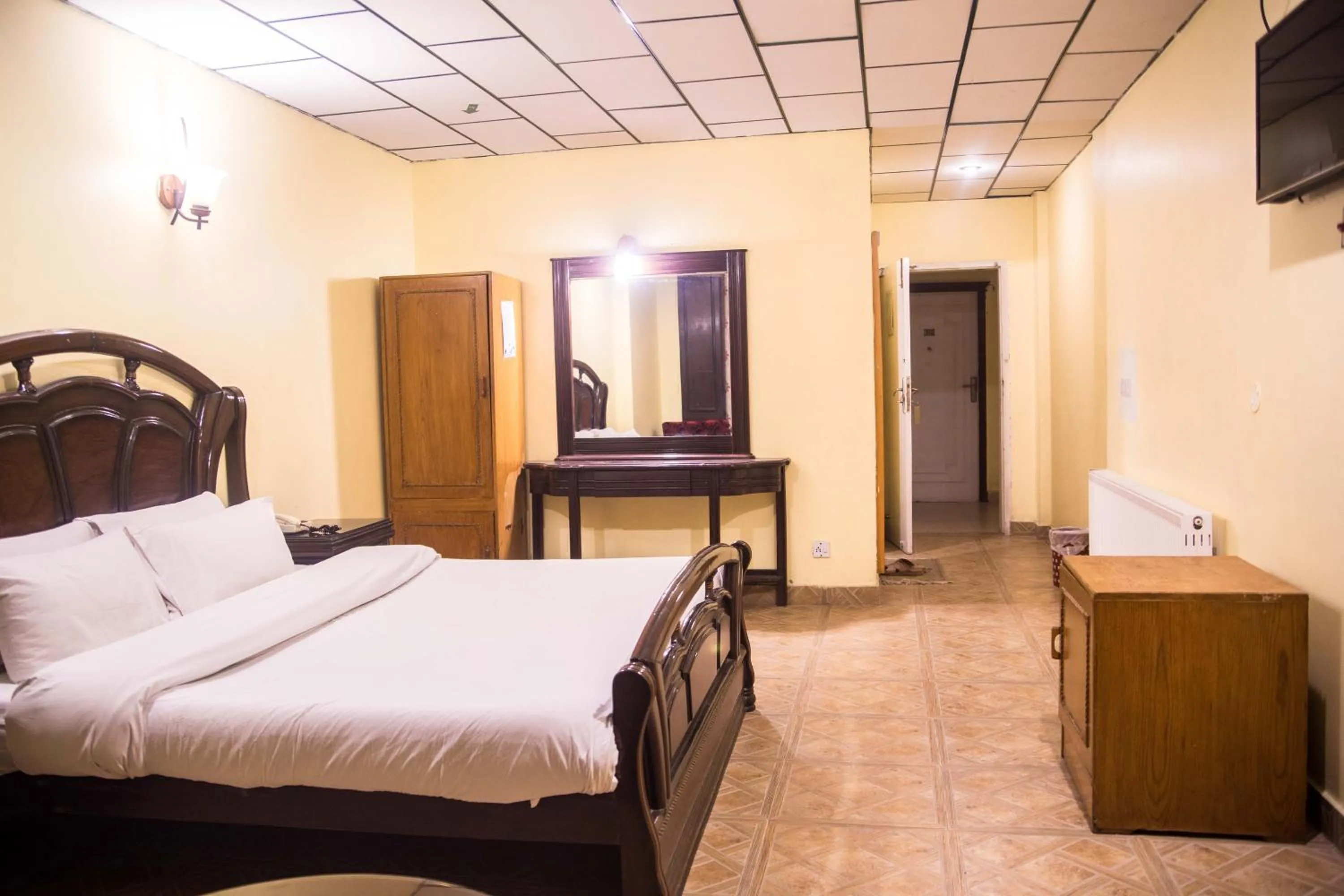 TV and multimedia in Metropole Hotel