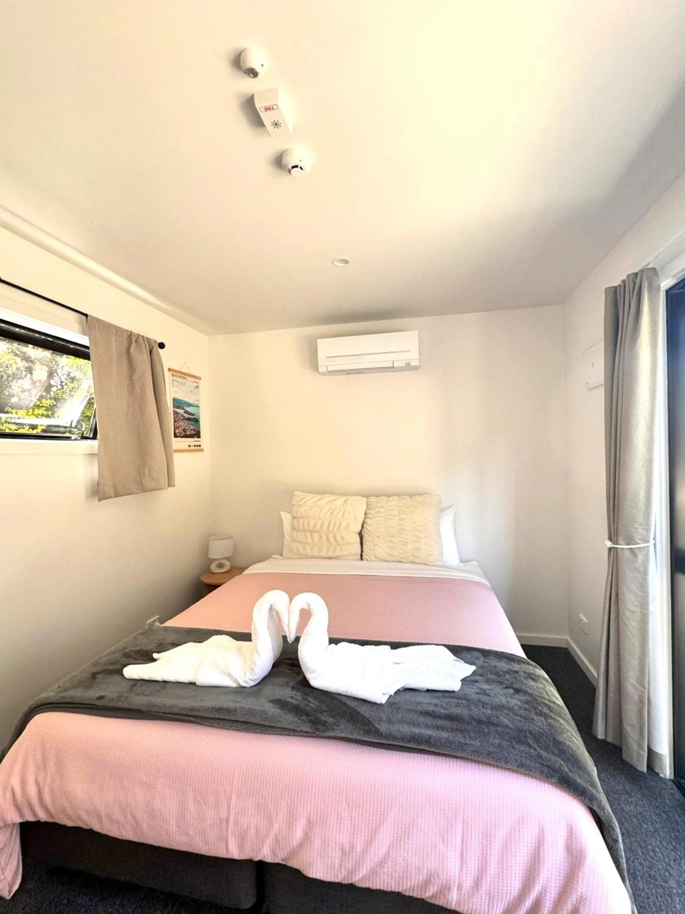 Bed in The Flaming Kiwi Backpackers