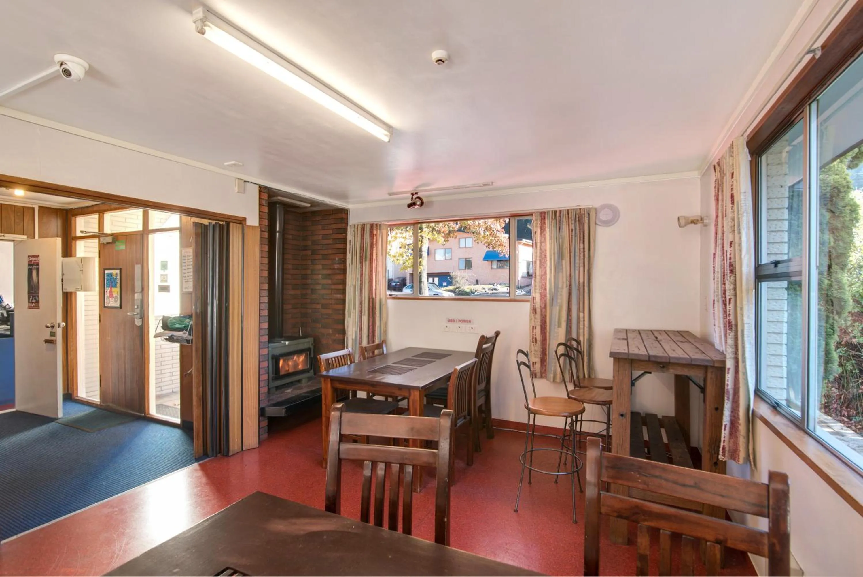 Communal kitchen in The Flaming Kiwi Backpackers