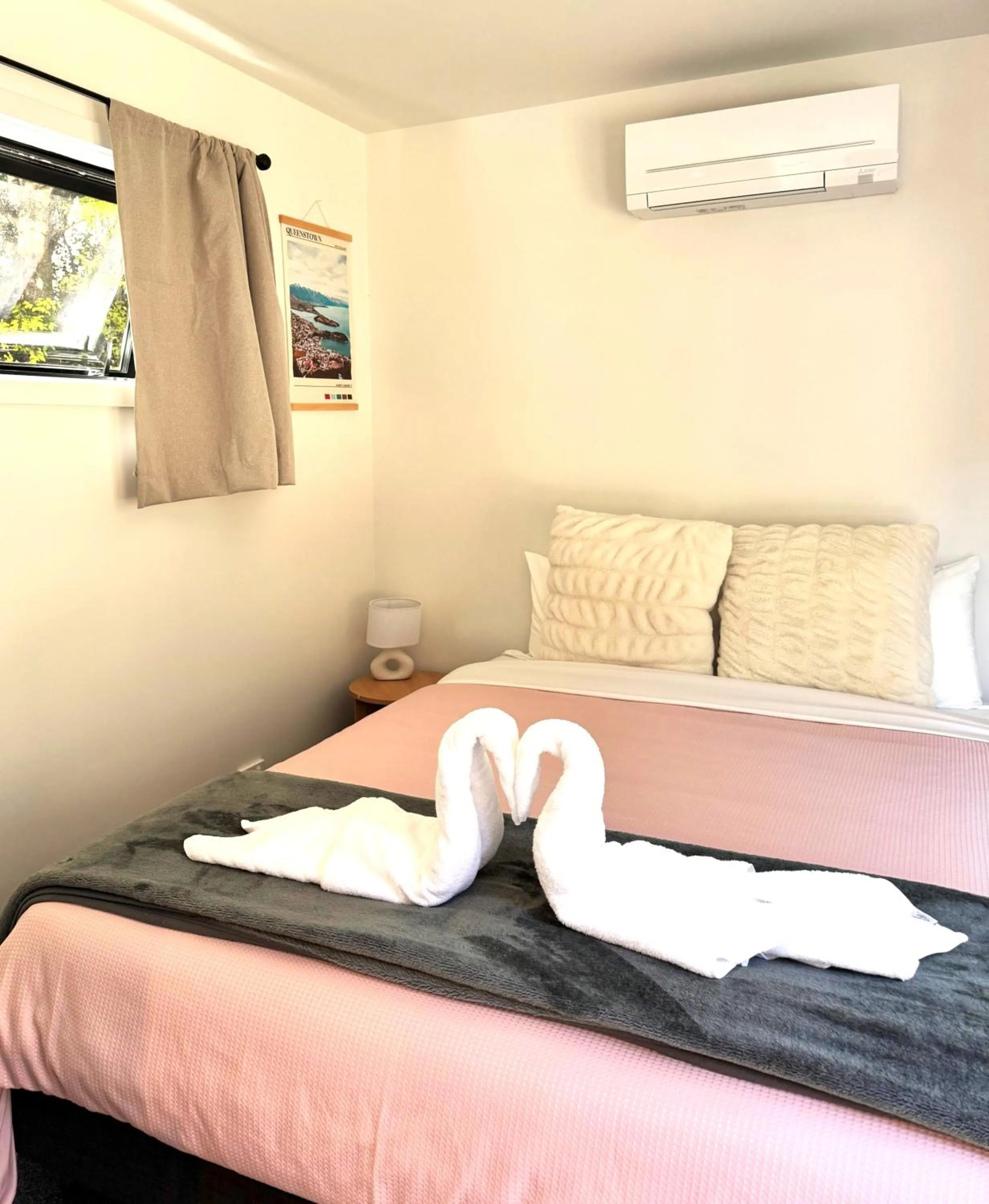 Bed in The Flaming Kiwi Backpackers