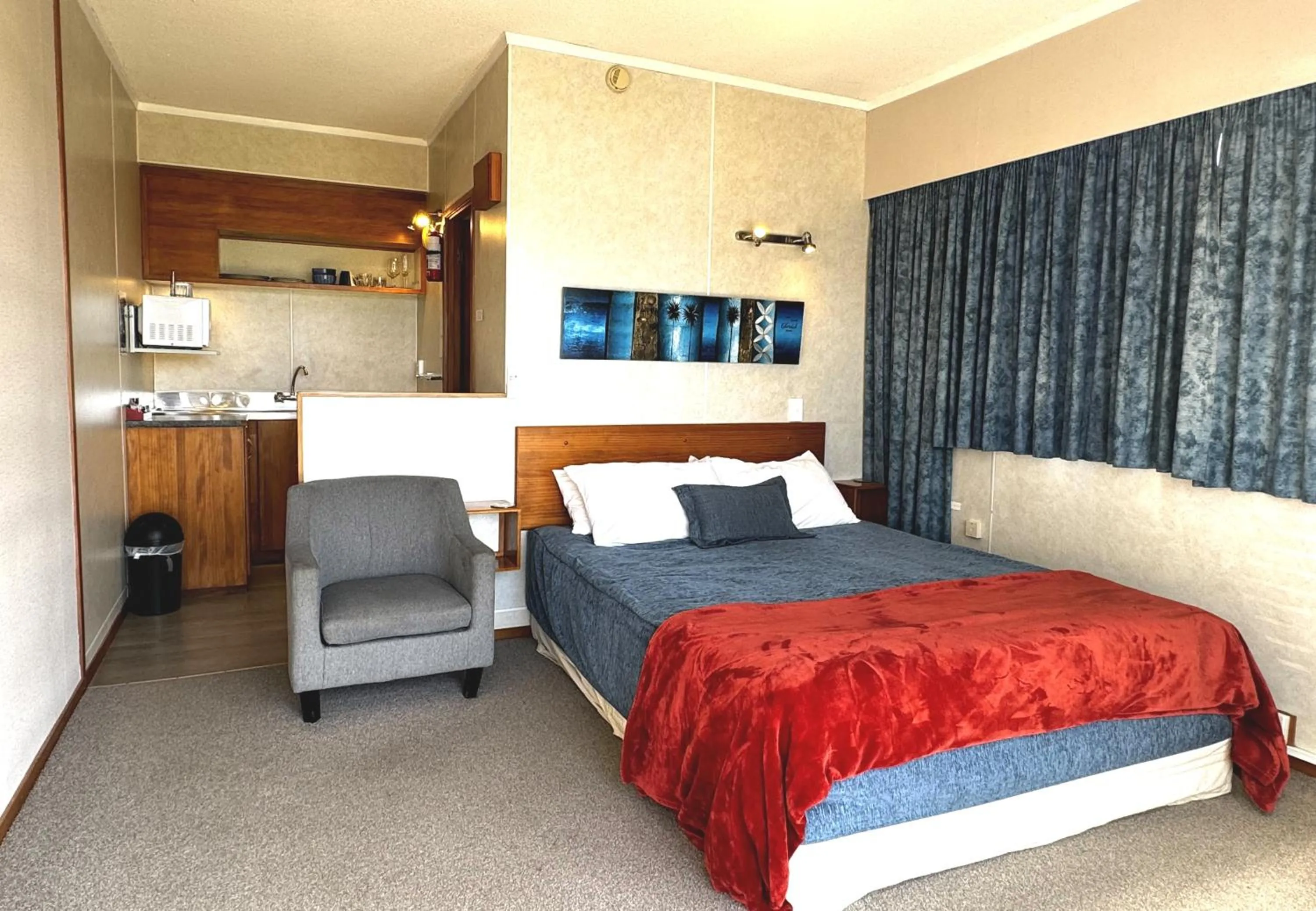 Bed in Ala Moana Motel