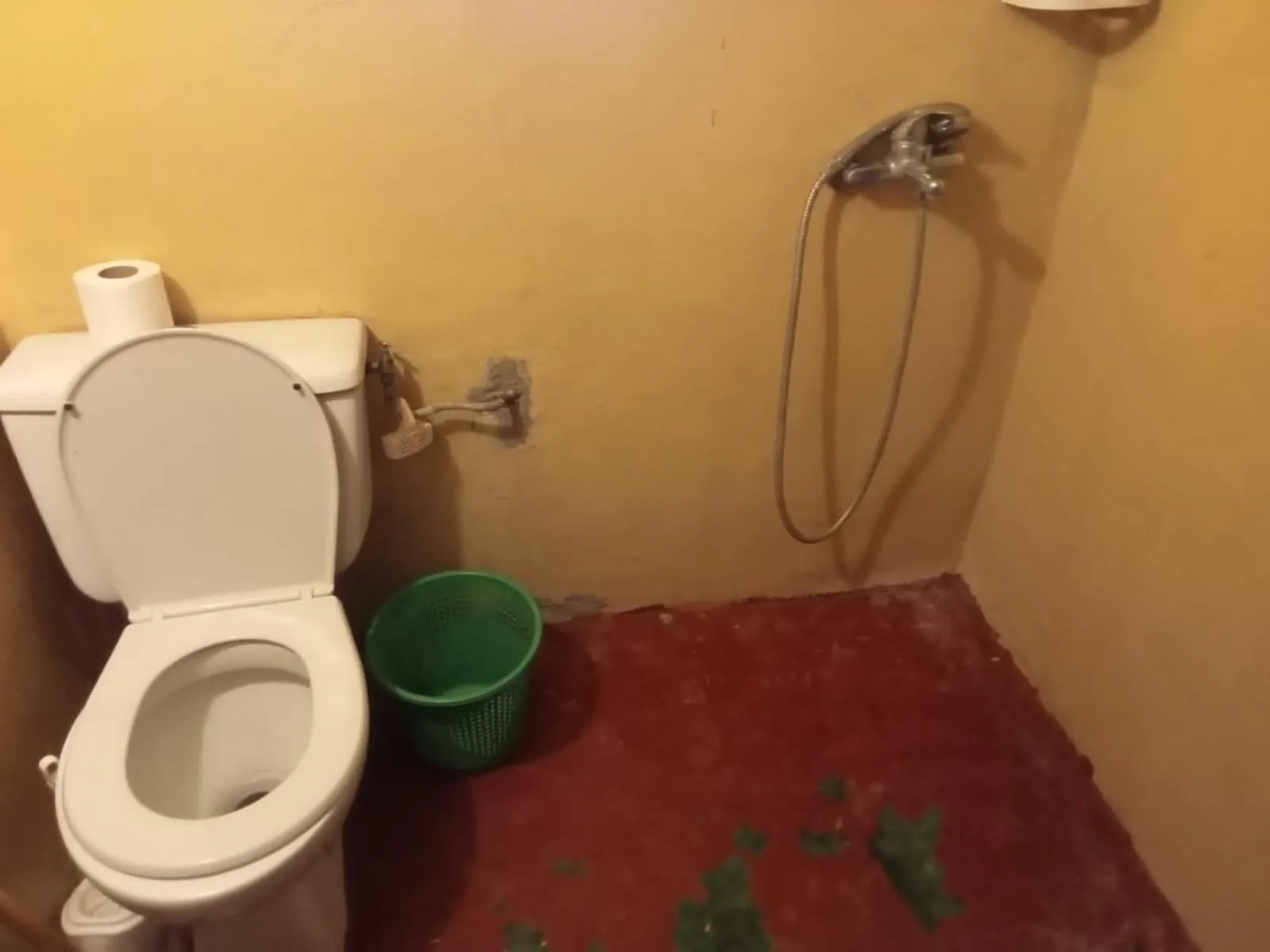 Toilet in auberge restau tombouctou