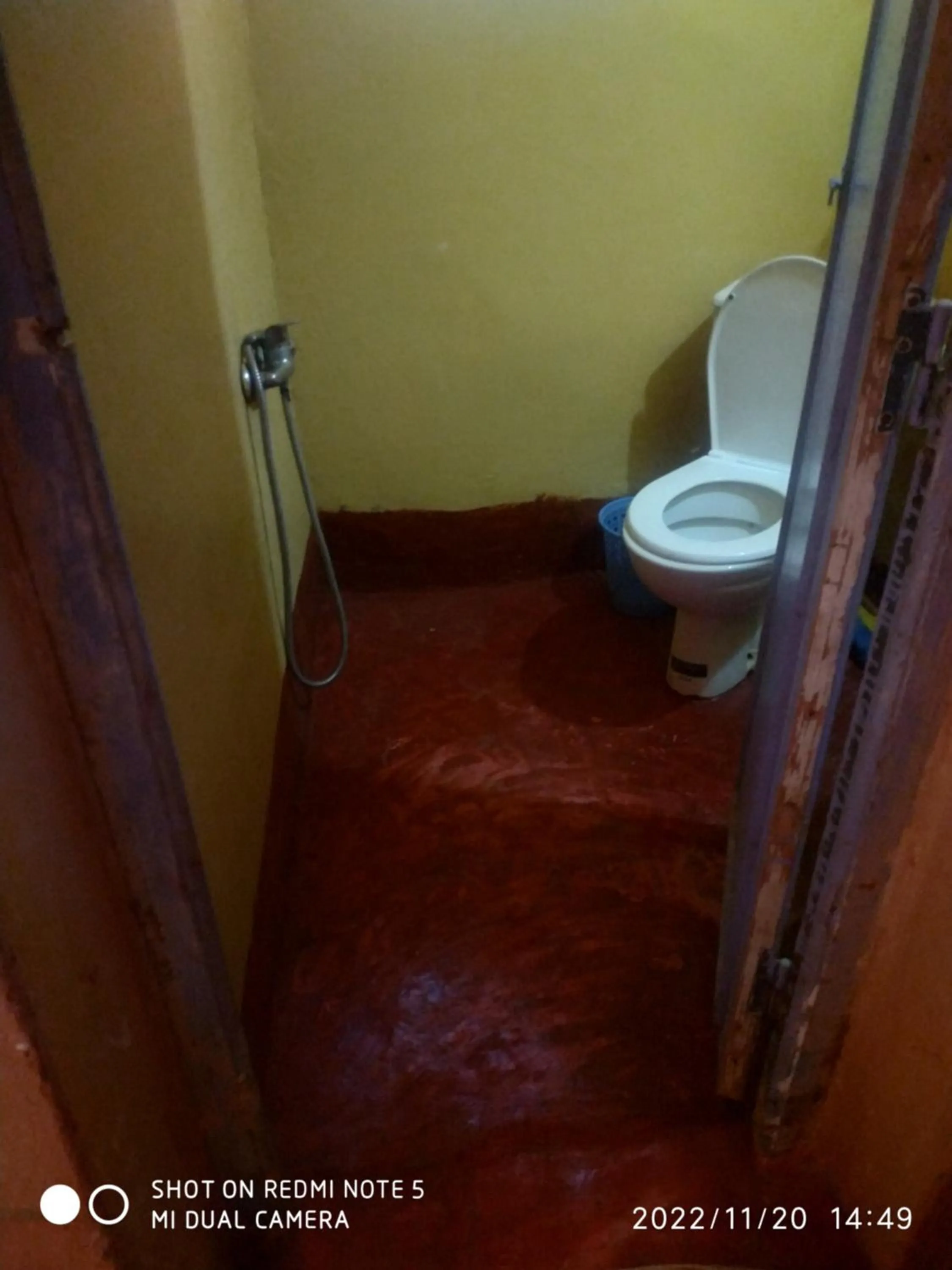 Toilet in auberge restau tombouctou