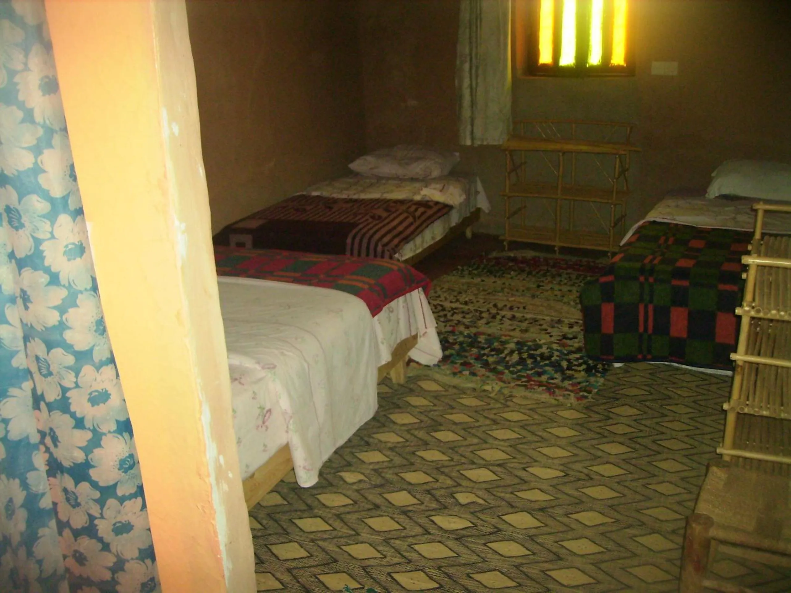 Bedroom, Bed in auberge restau tombouctou