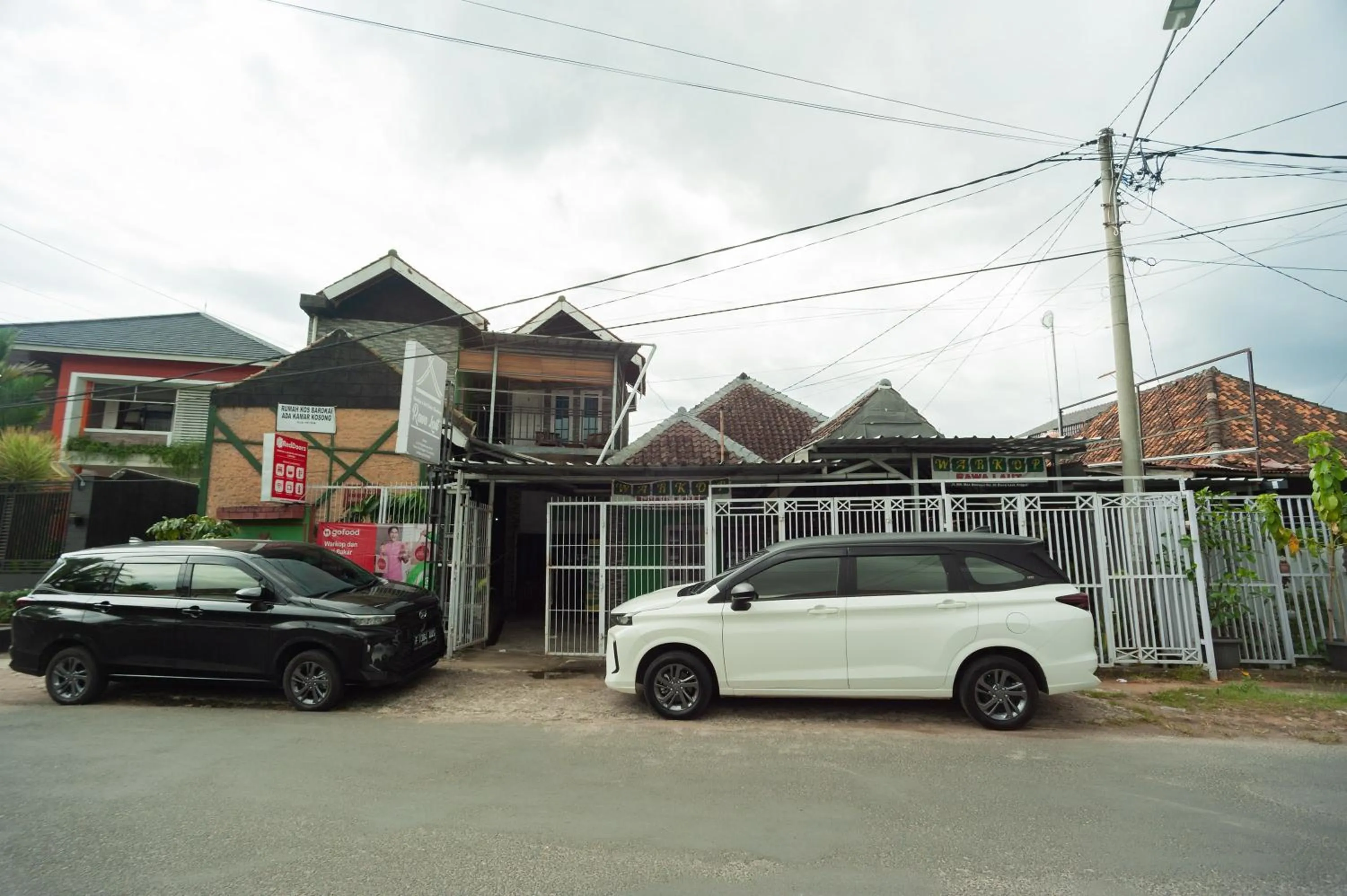 Parking in RedDoorz Syariah @ Jalan KH. Mas Mansur Lampung