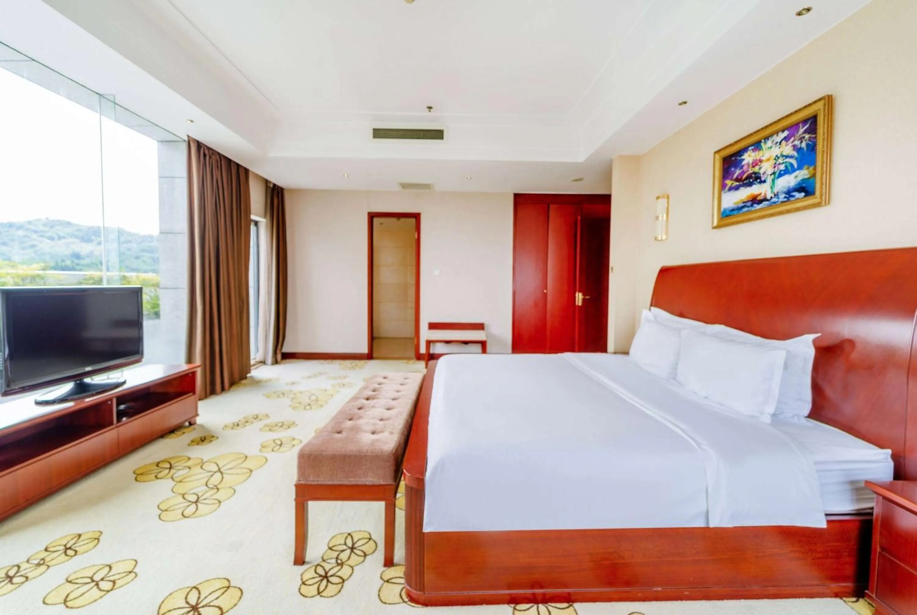 Photo of the whole room in Ramada Plaza by Wyndham Chongqing West