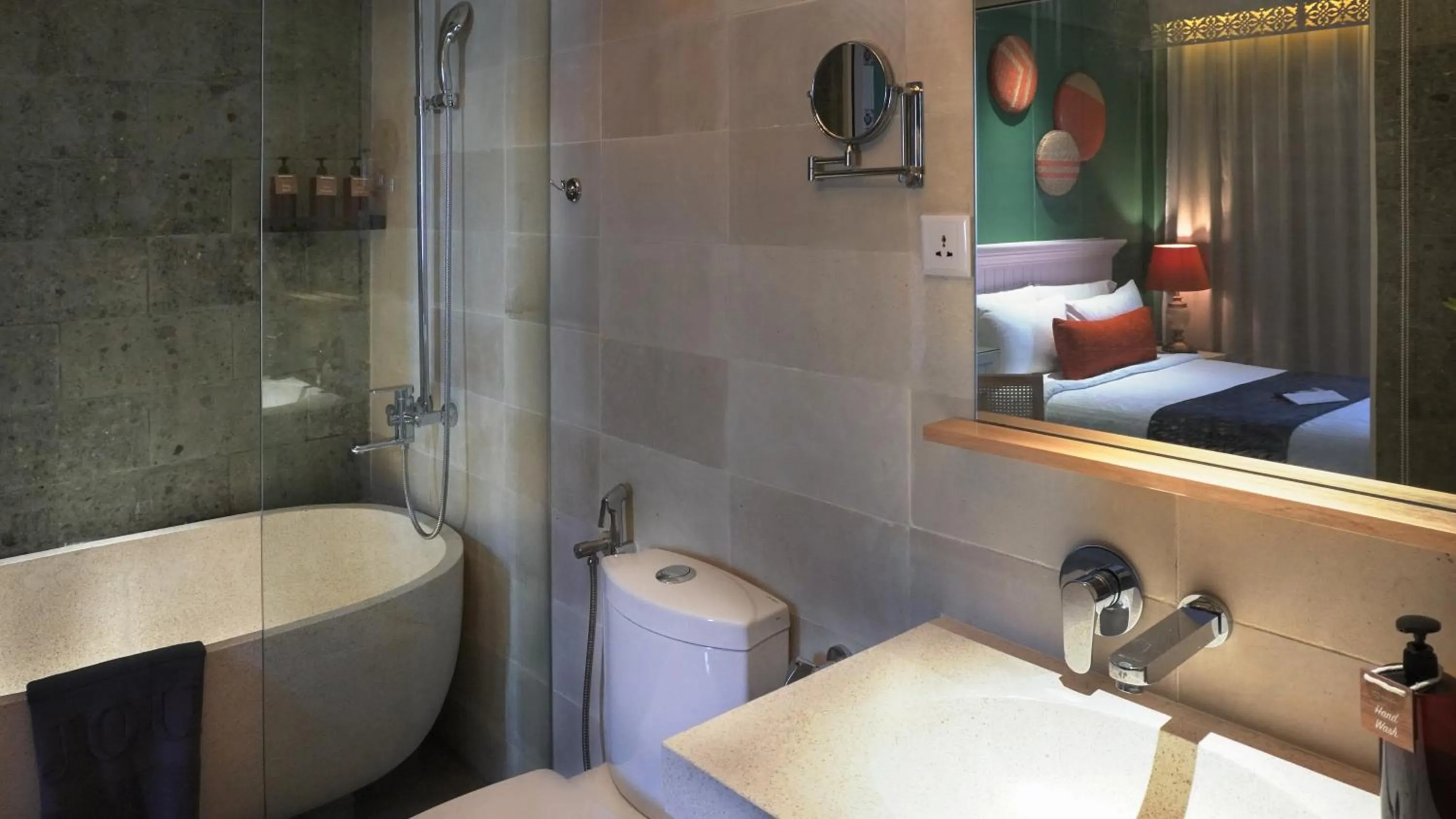 Shower, Bed in Sojourn Spa Hotel Melaka