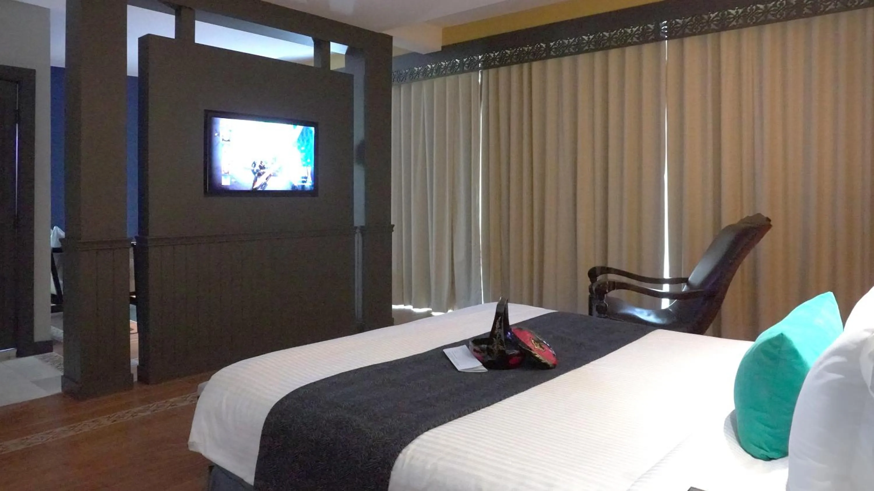 Shower, Bed in Sojourn Spa Hotel Melaka