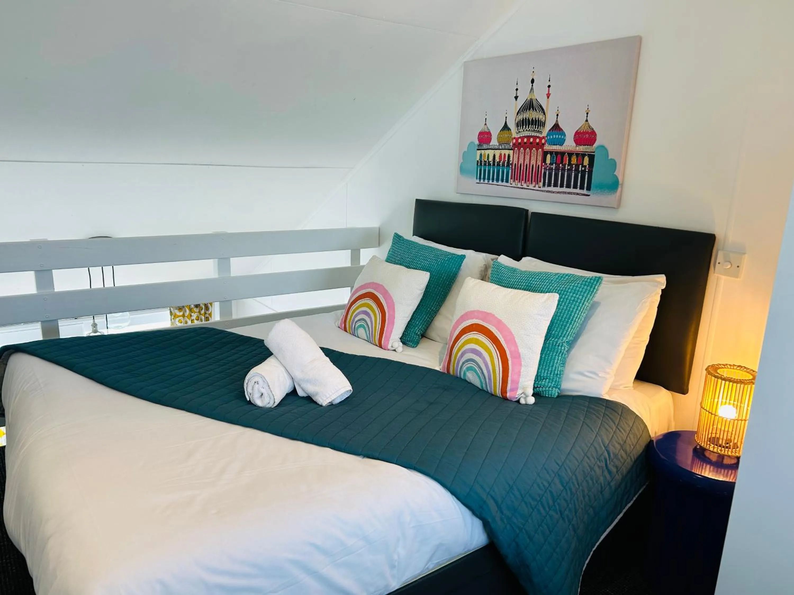 Other, Bed in On the Water 4 with Free Parking By My Getaways