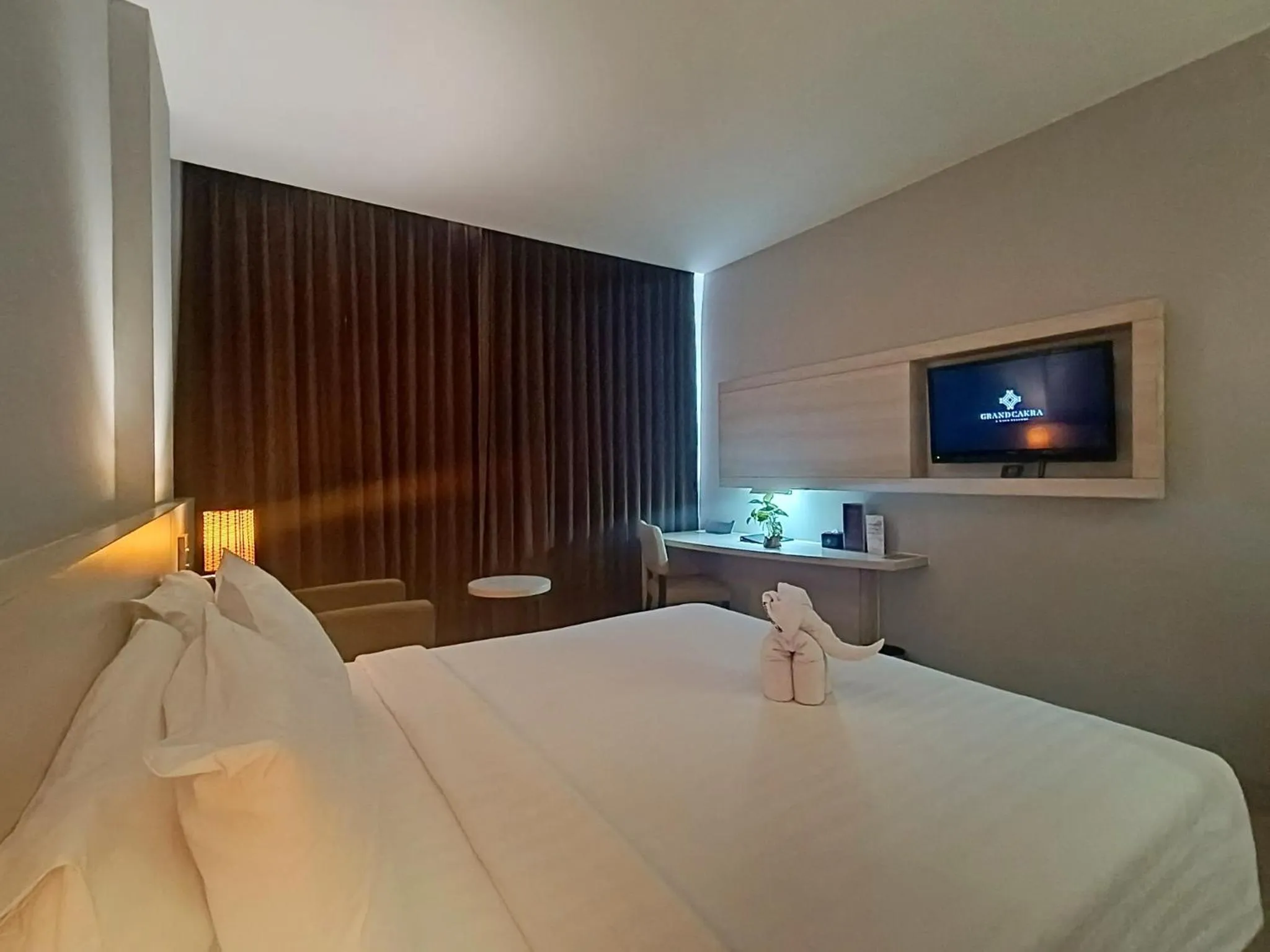 Bedroom, Bed in Grand Cakra Hotel Malang