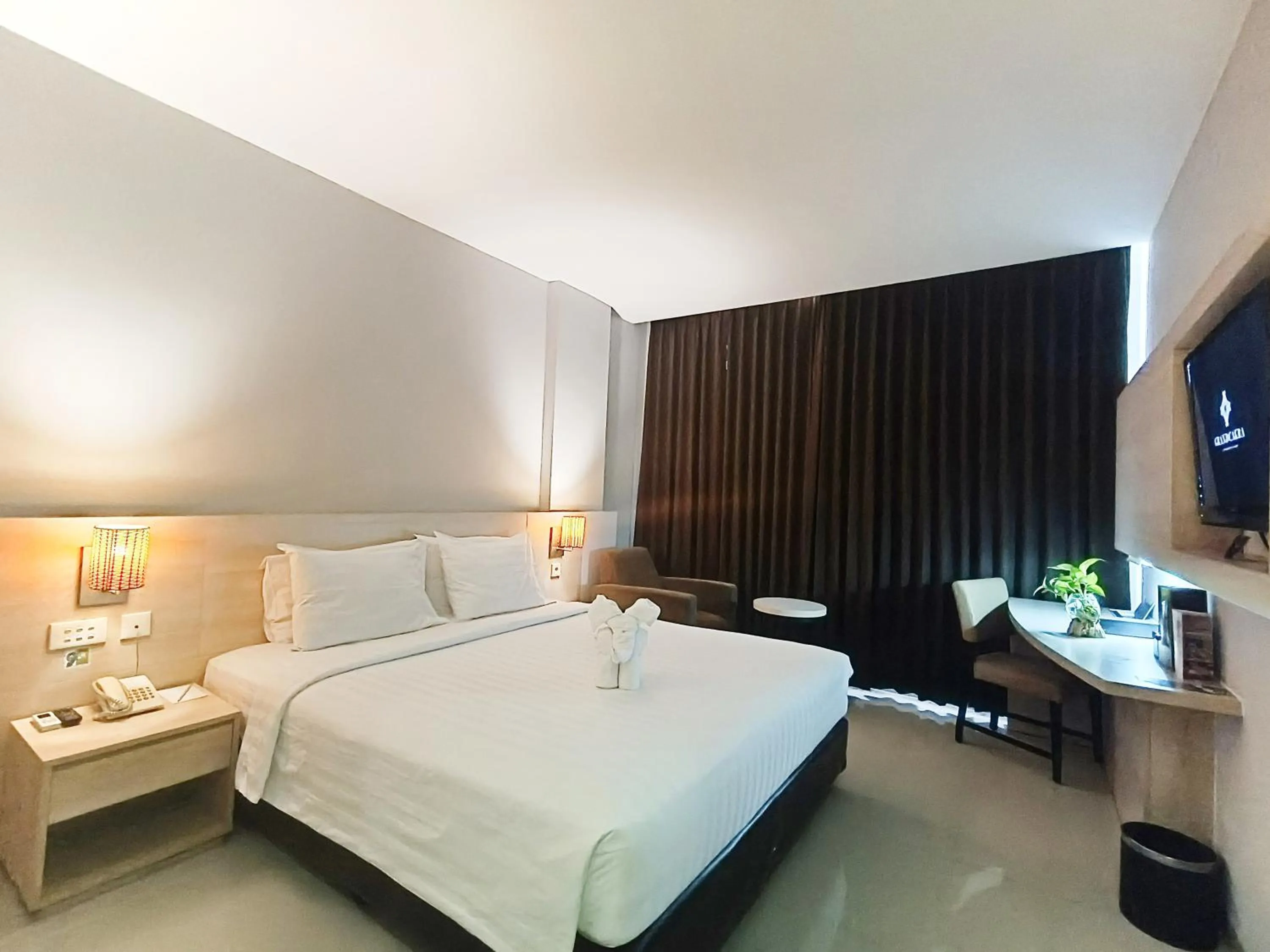 Bedroom, Bed in Grand Cakra Hotel Malang