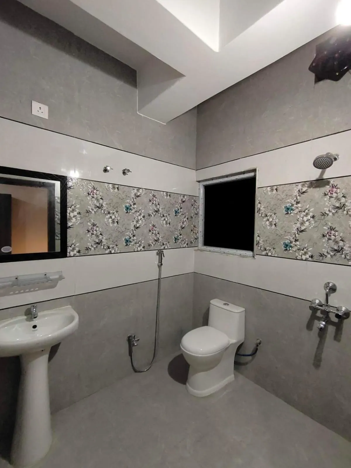 Toilet in JD Grand Inn