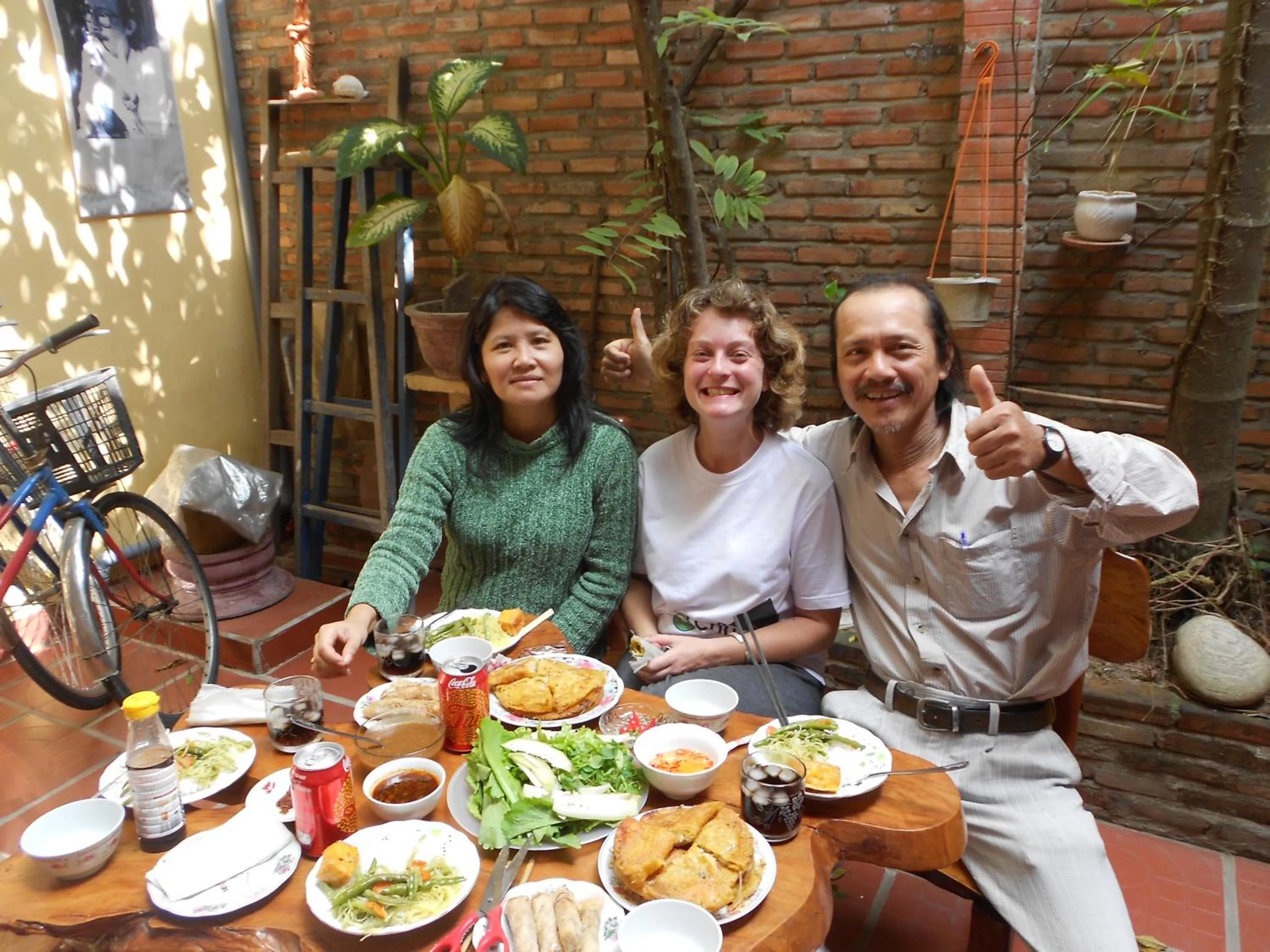 People in Nha Lan Homestay