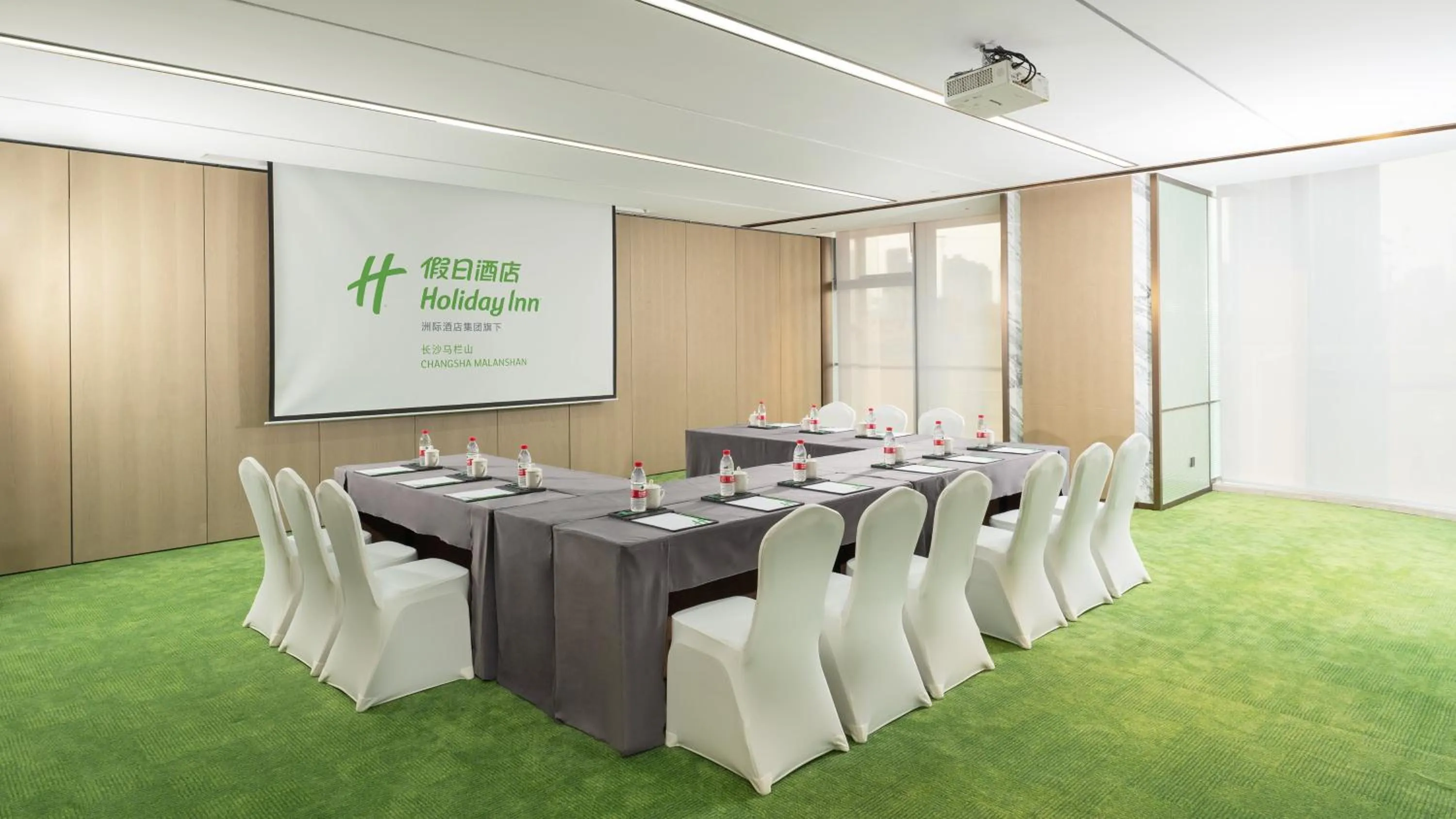 Meeting/conference room in Holiday Inn Changsha Malanshan by IHG