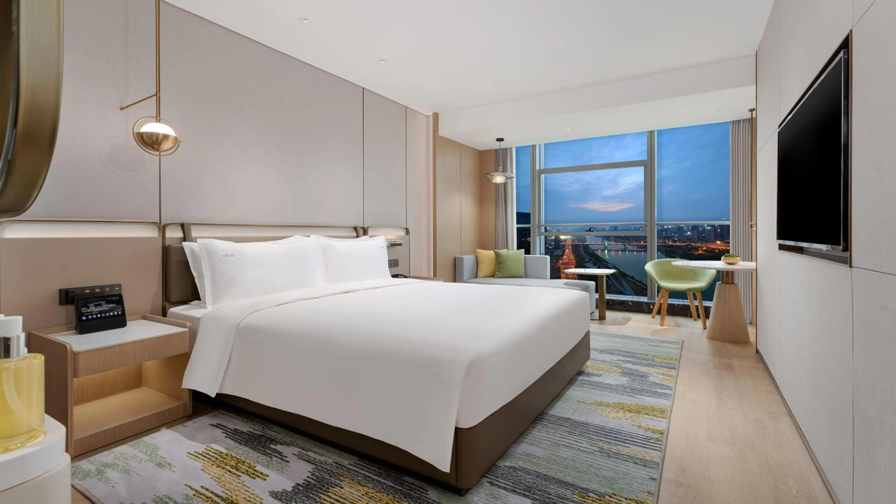 Photo of the whole room, Bed in Holiday Inn Changsha Malanshan by IHG