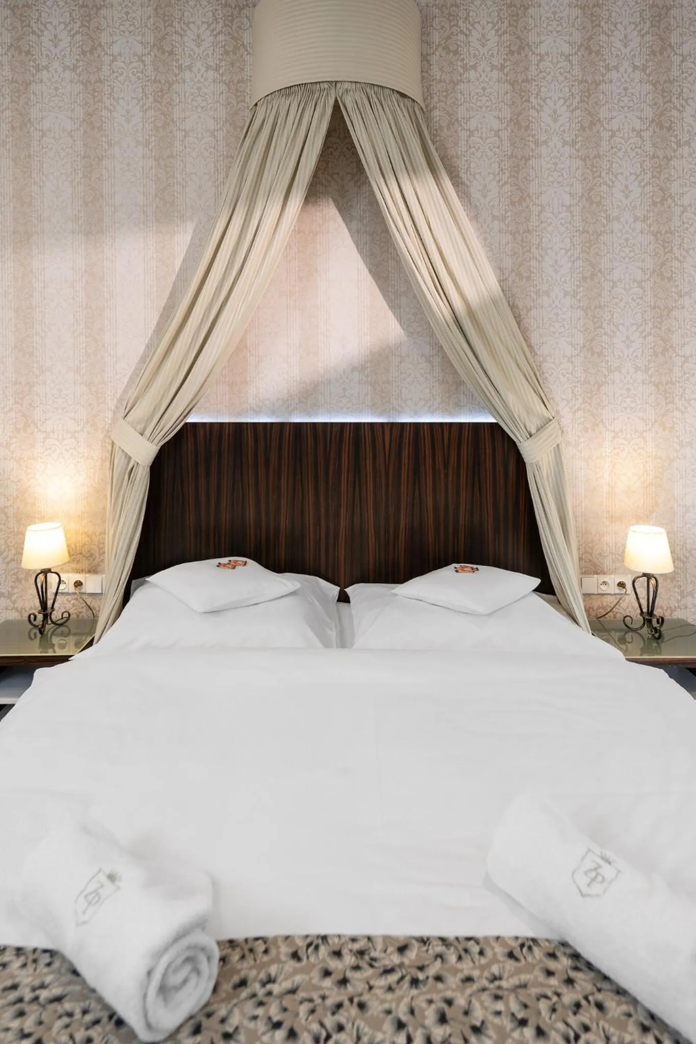 Property building, Bed in Zámeček Petrovice