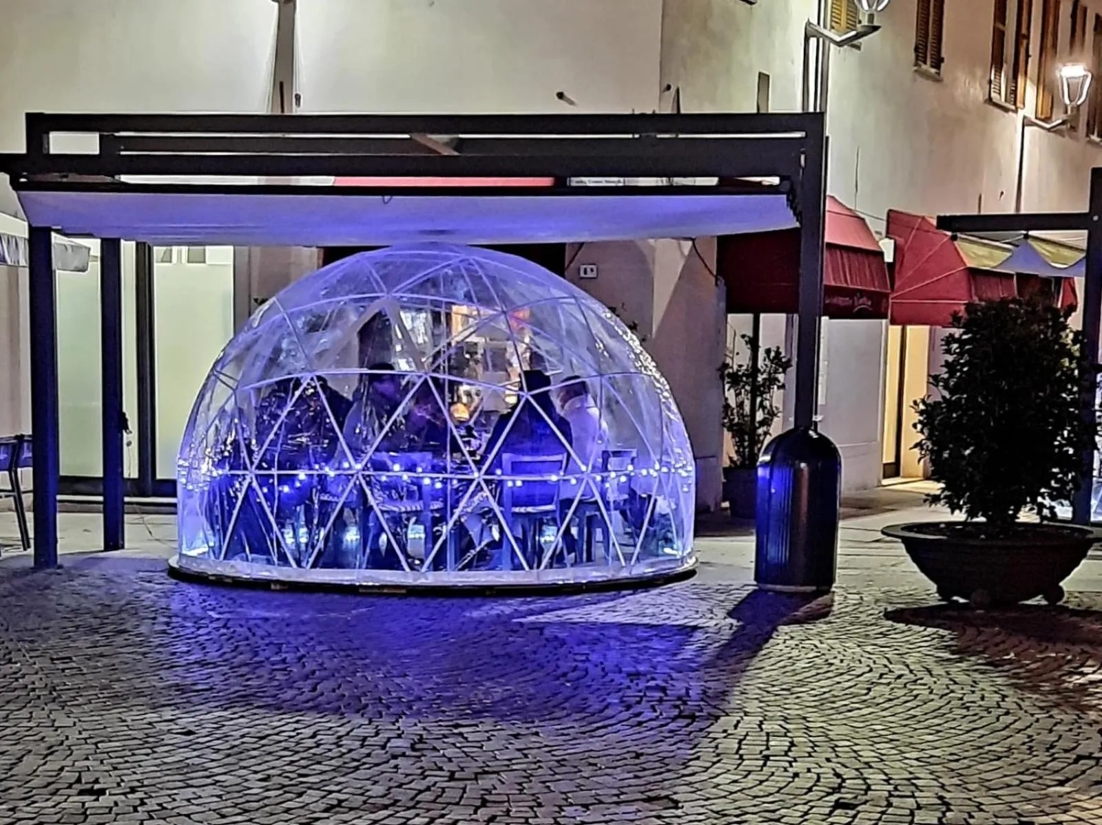 Decorative detail in Vinoteca La Sacrestia