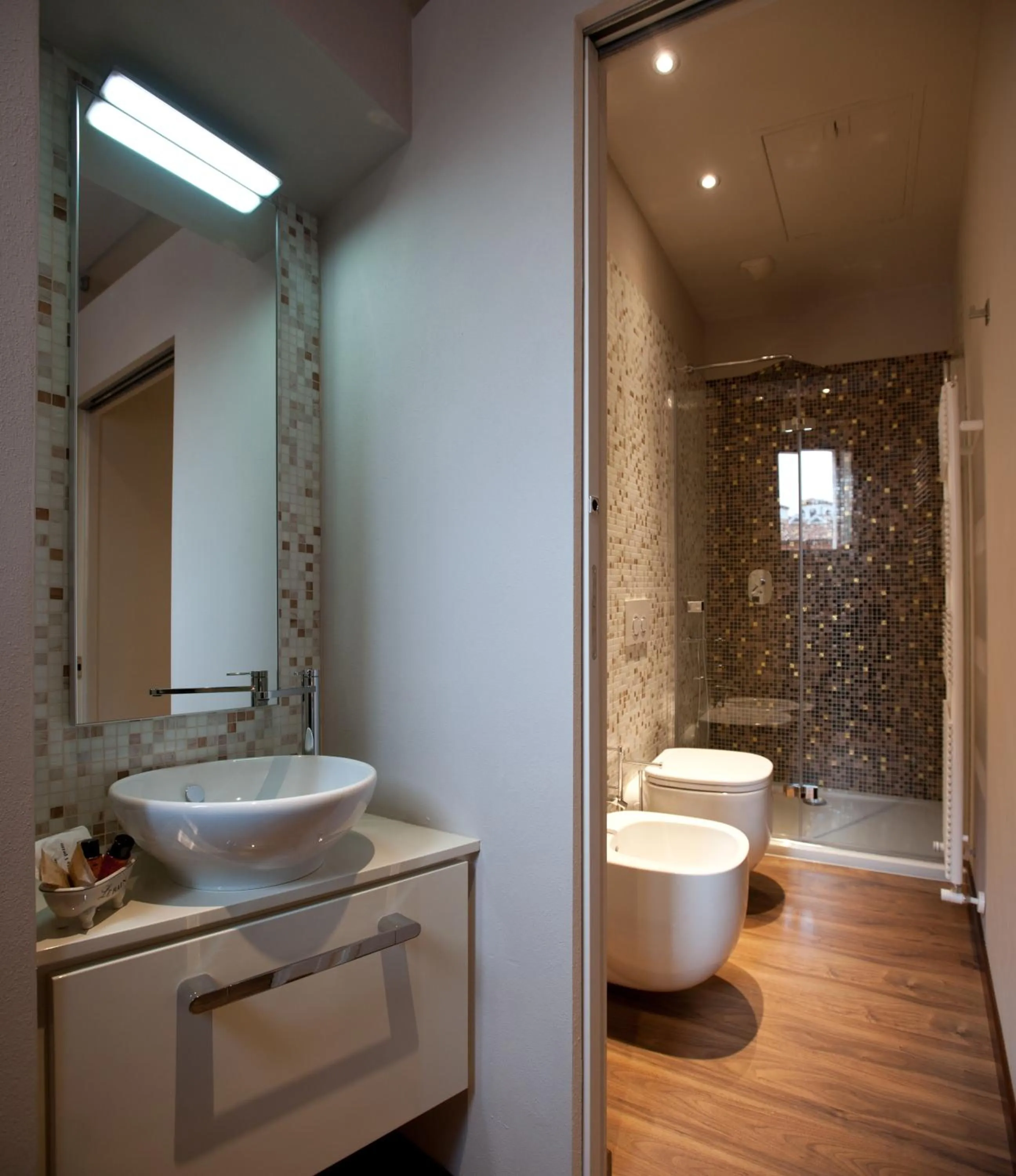 Bathroom in Vinoteca La Sacrestia