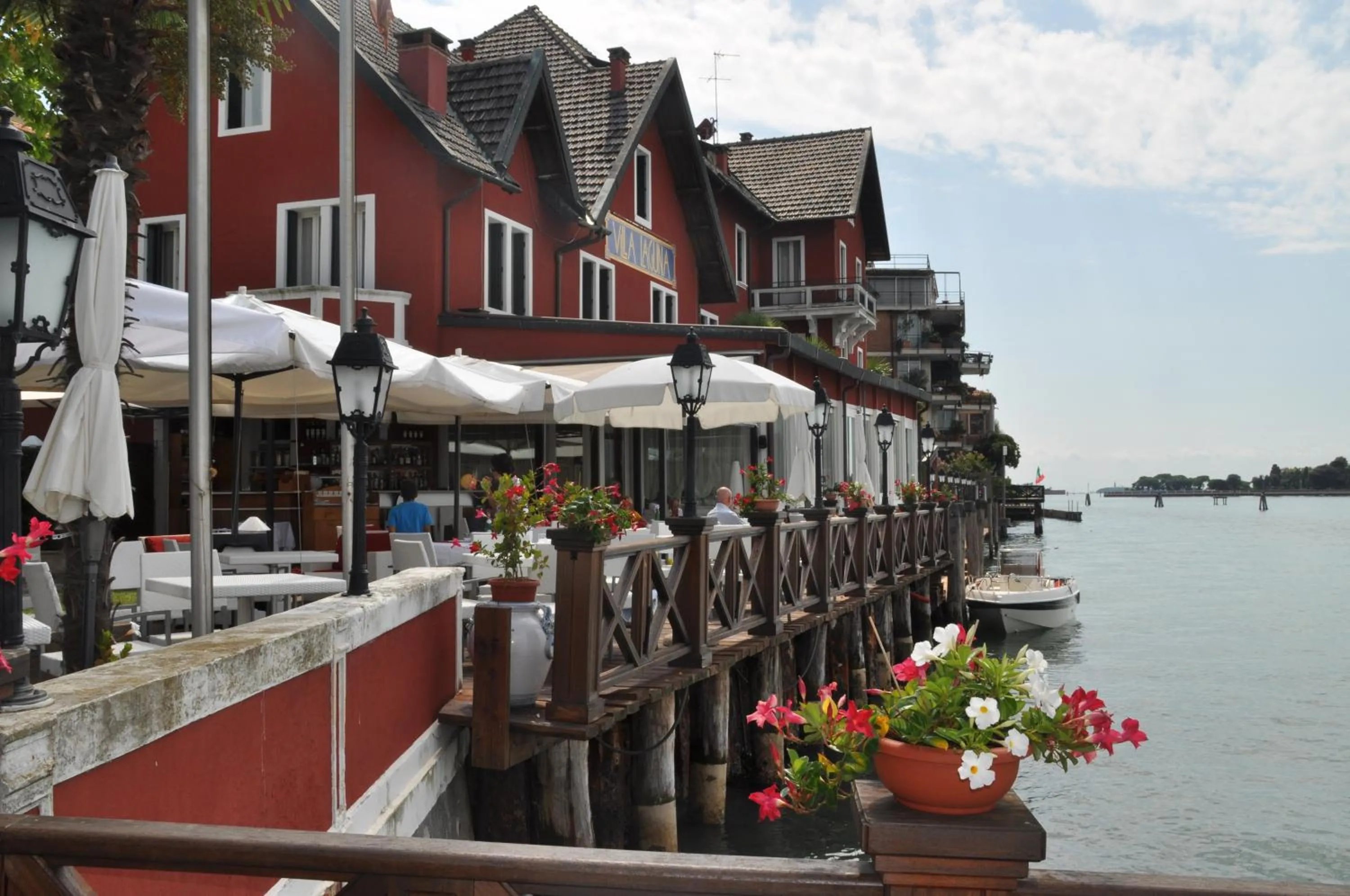 Facade/entrance in Hotel Villa Laguna