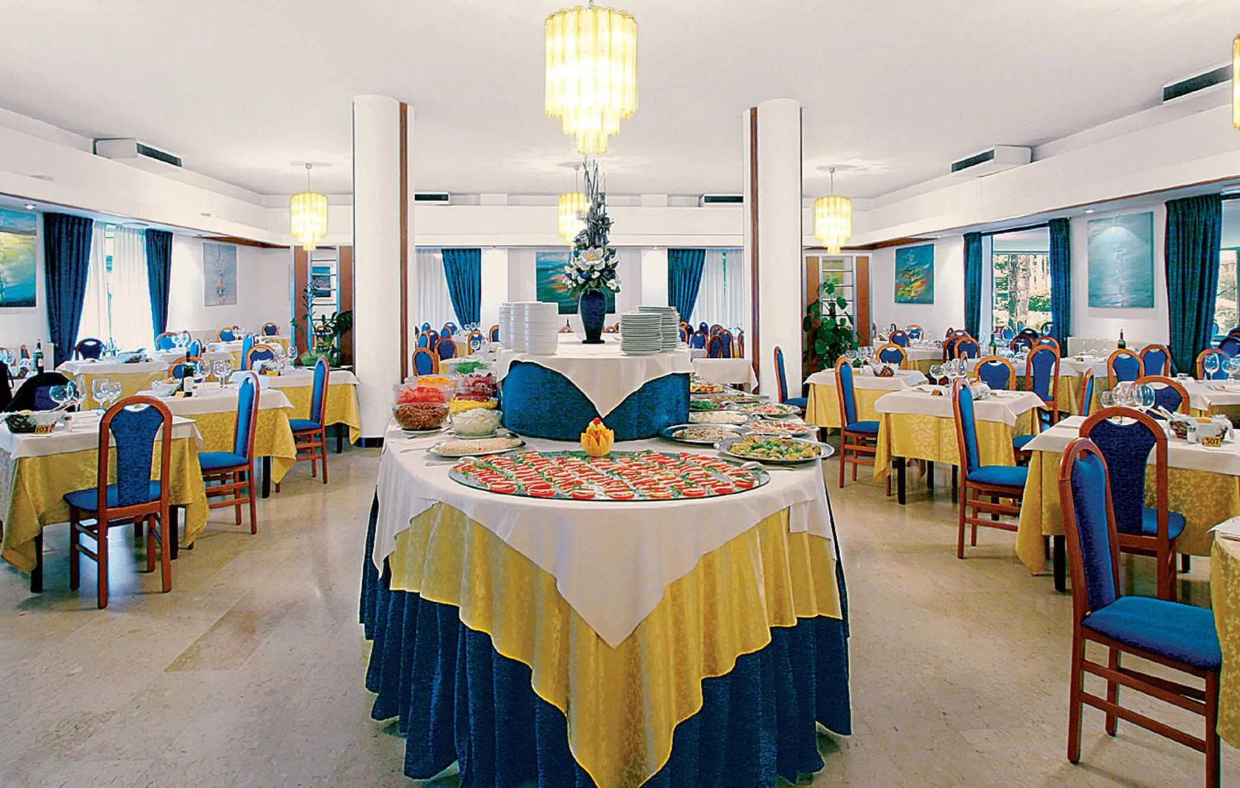 Restaurant/places to eat in Hotel Meridianus