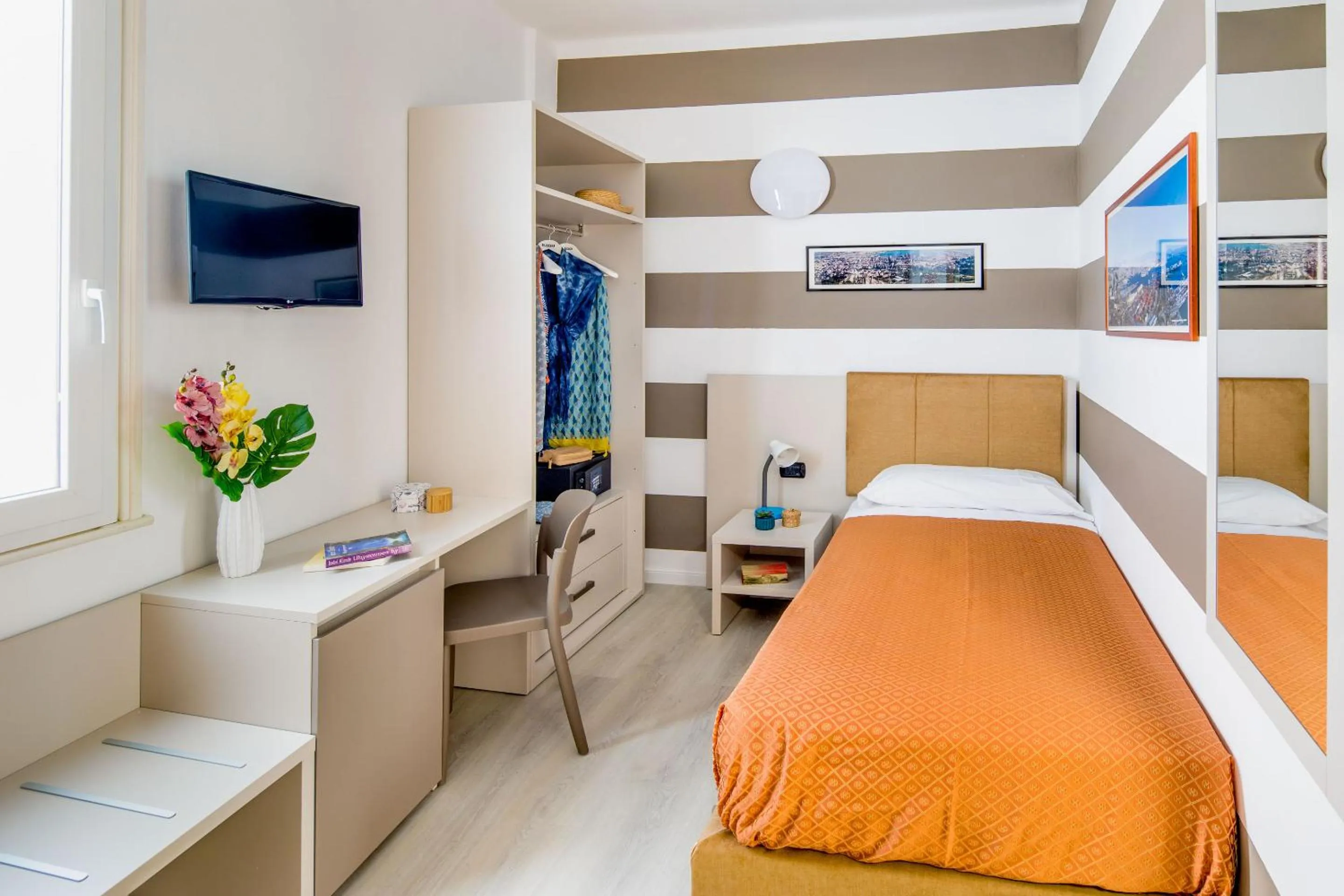 Bed in Albergo La Piazzetta