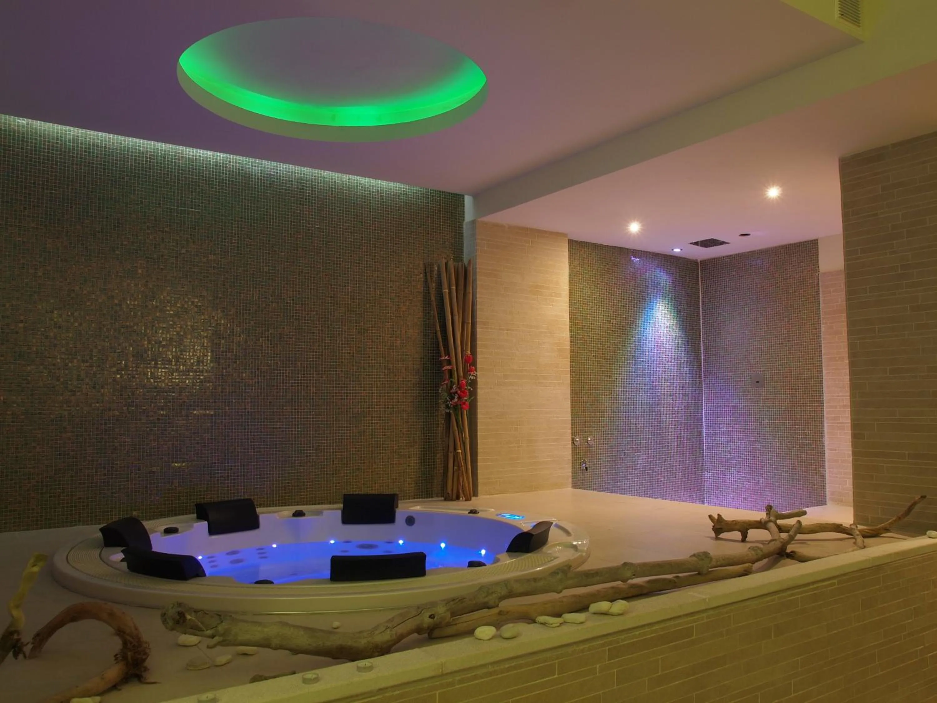 Hot Tub in Hotel Club Village Maritalia