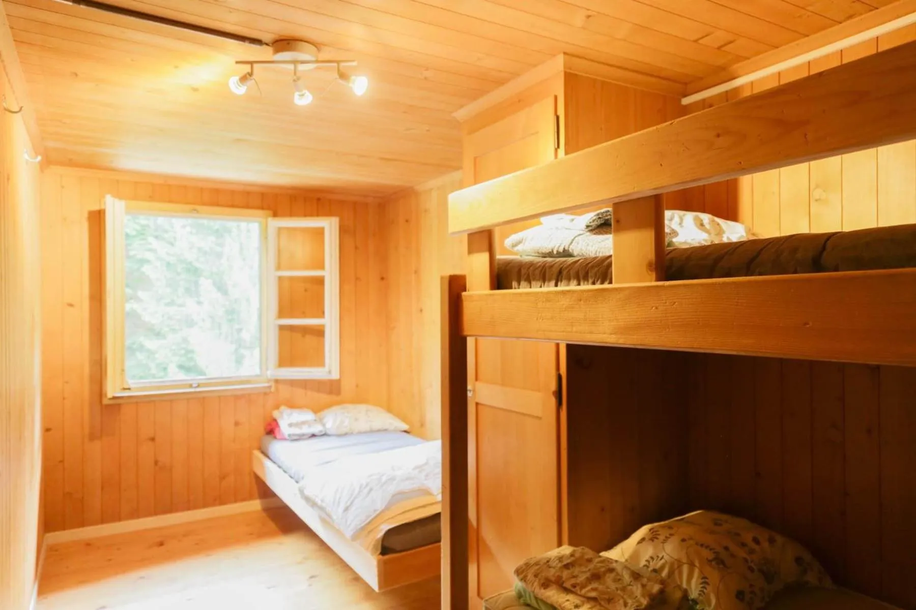 Bed in Kunst- und Naturfreundehaus Brünig