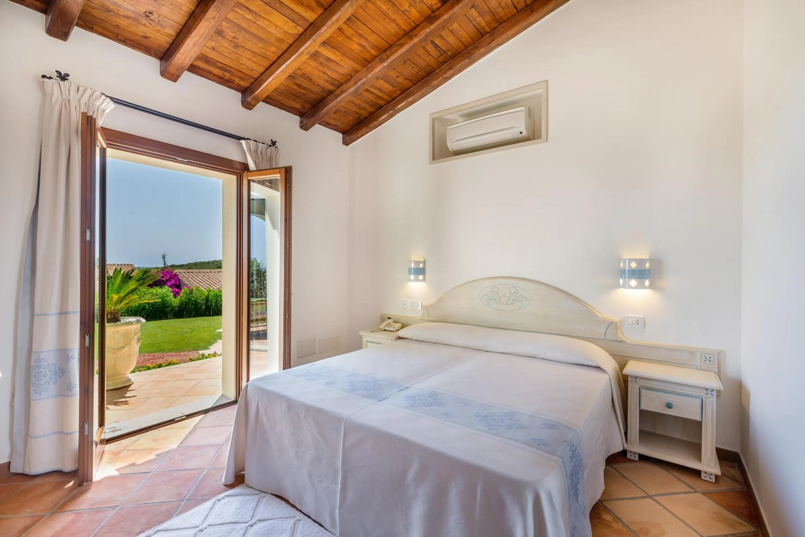 Bedroom, Bed in Hotel Costa Caddu