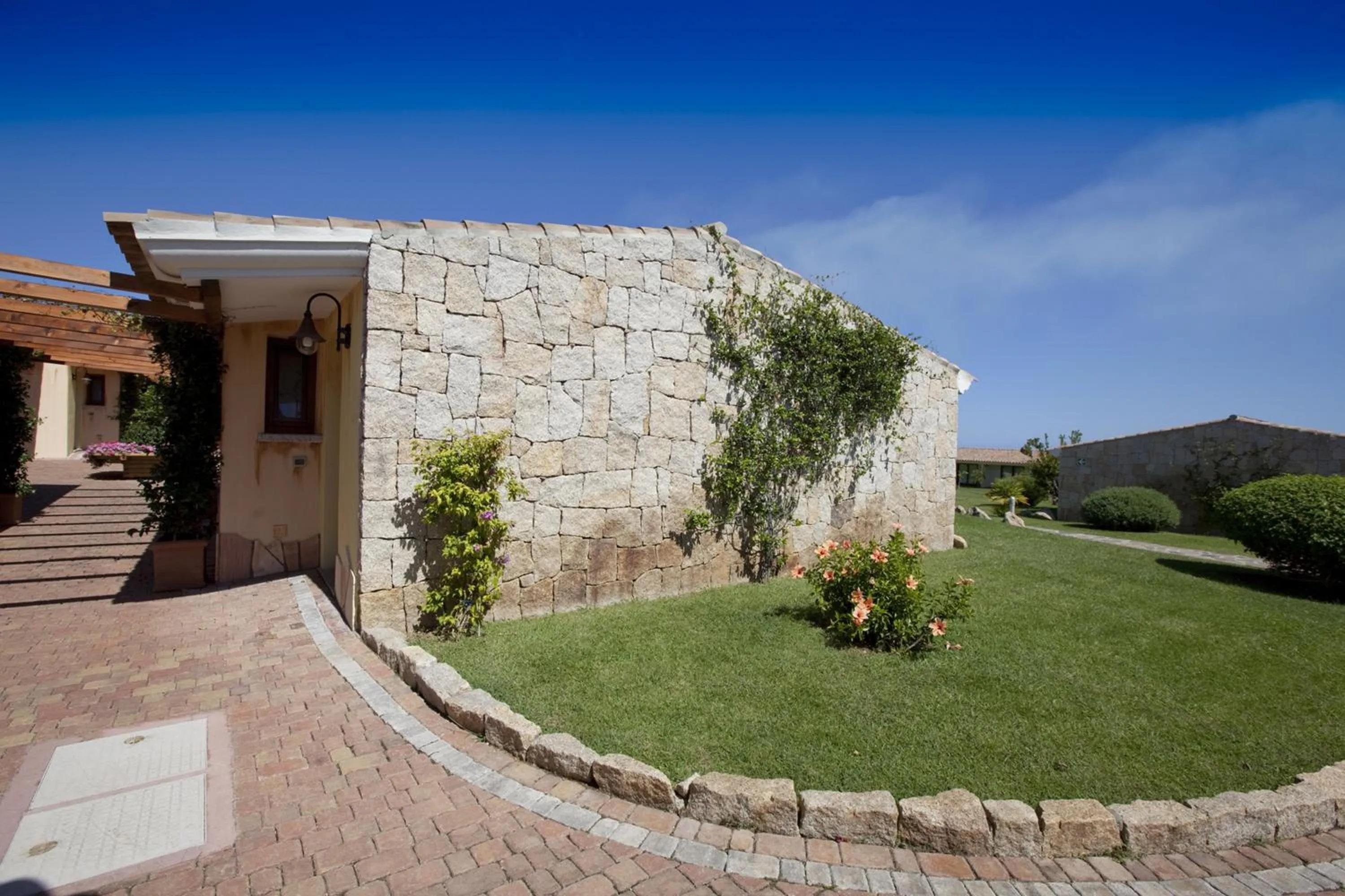 Facade/entrance in Hotel Costa Caddu