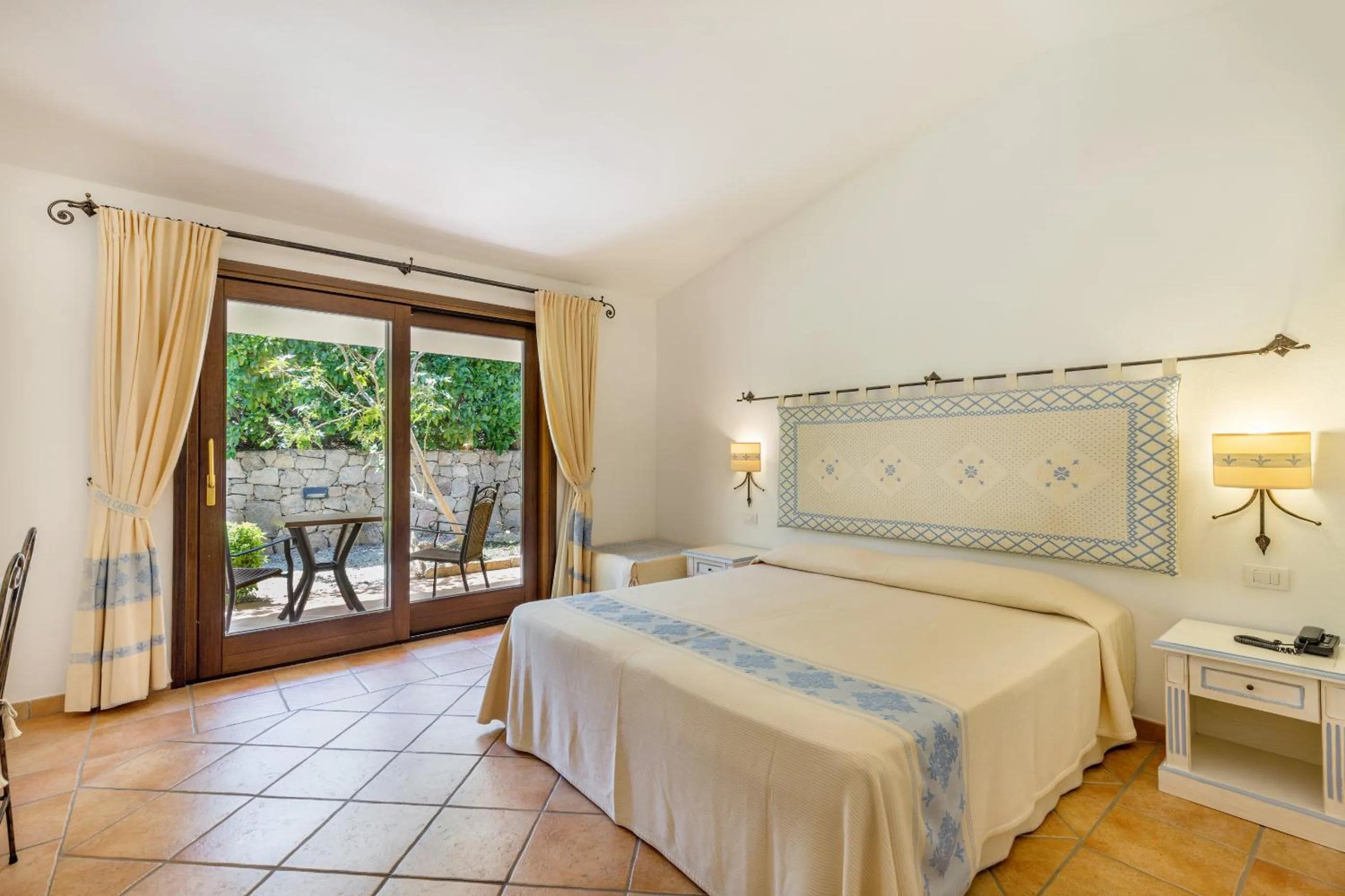 Bedroom, Bed in Hotel Costa Caddu