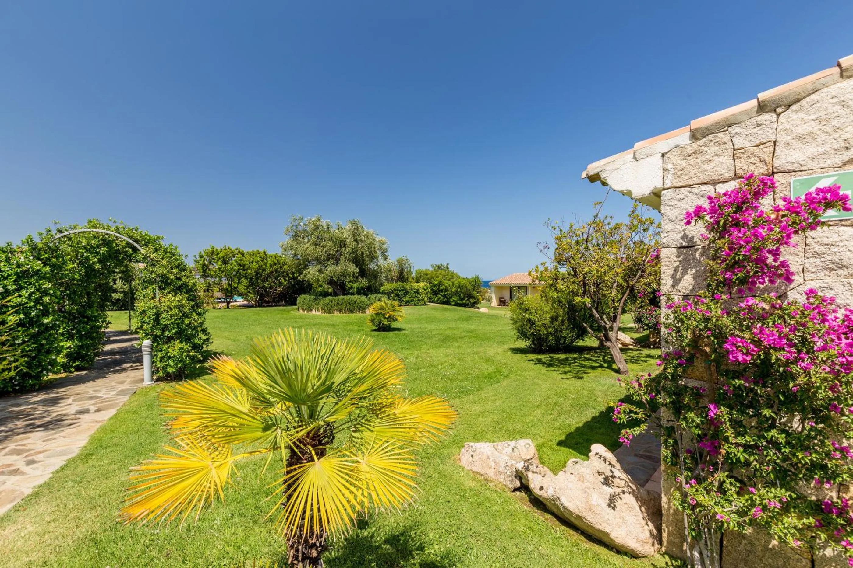 Garden in Hotel Costa Caddu