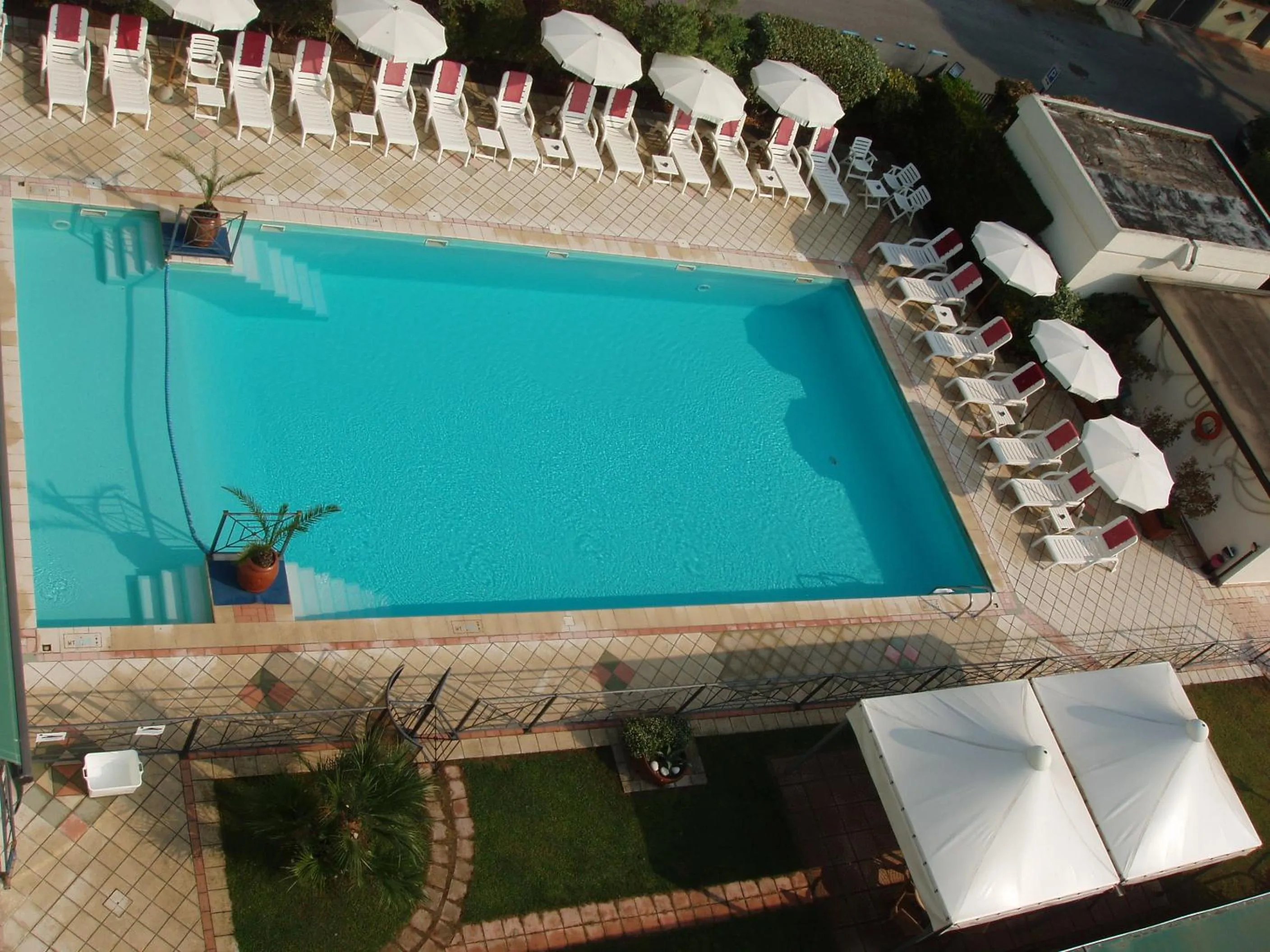 Swimming pool in Hotel Suisse