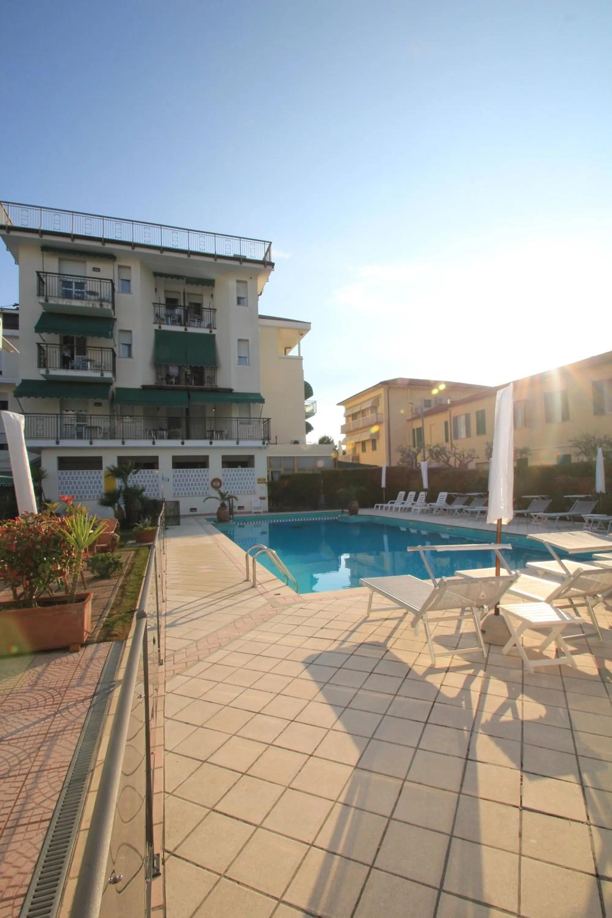 Swimming pool in Hotel Suisse