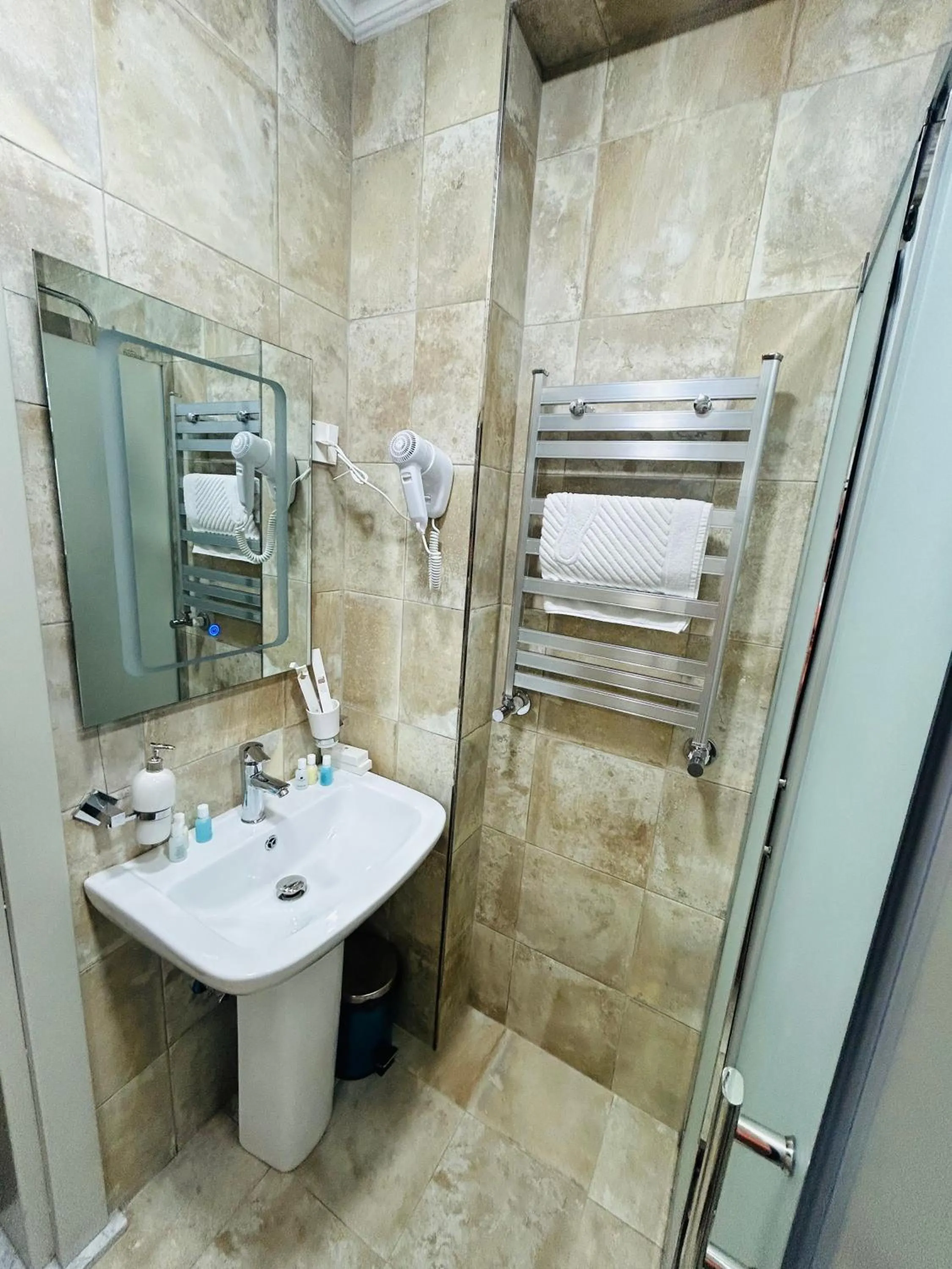 Shower in Parliament Hotel Baku