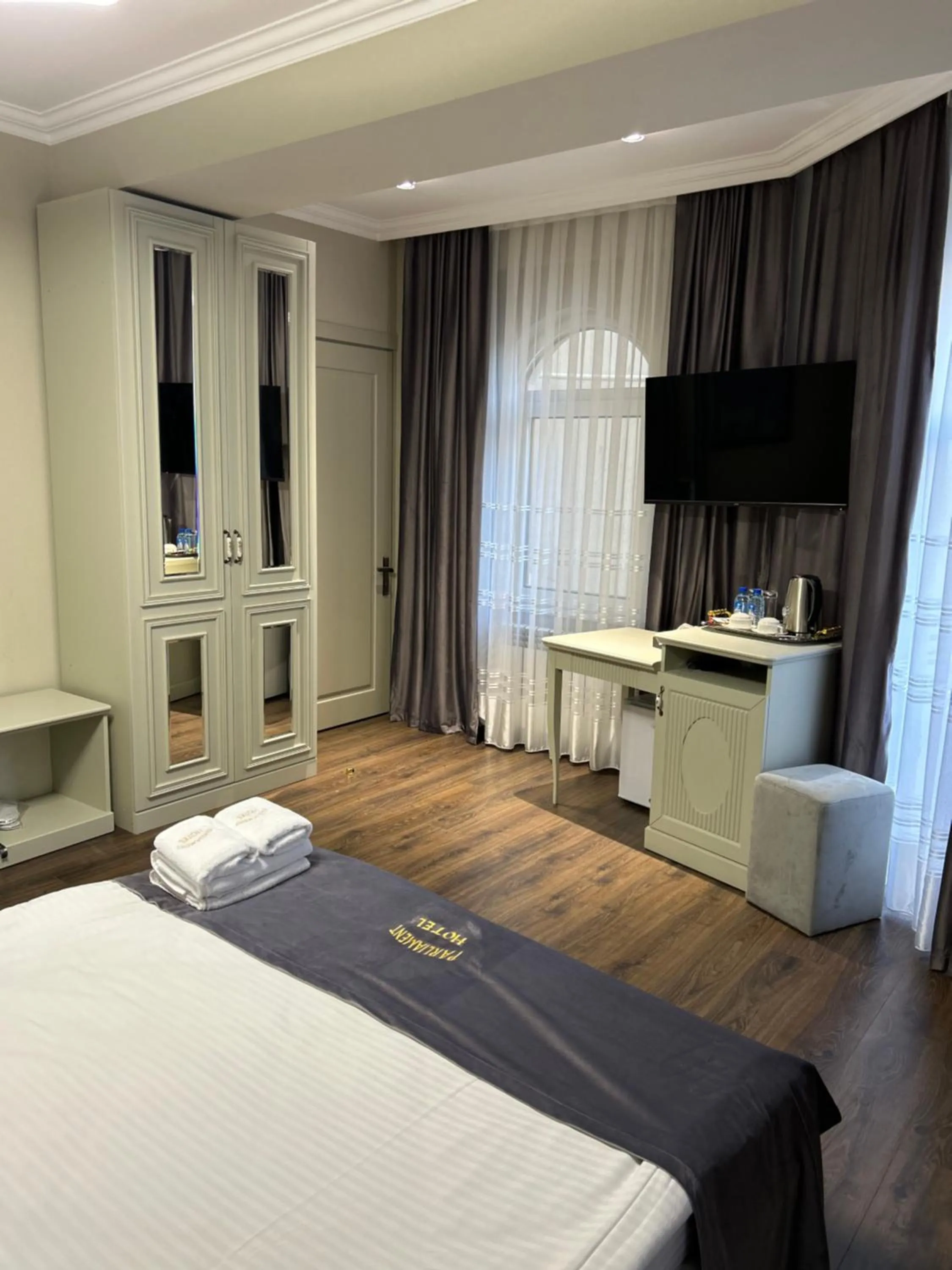 Bed in Parliament Hotel Baku