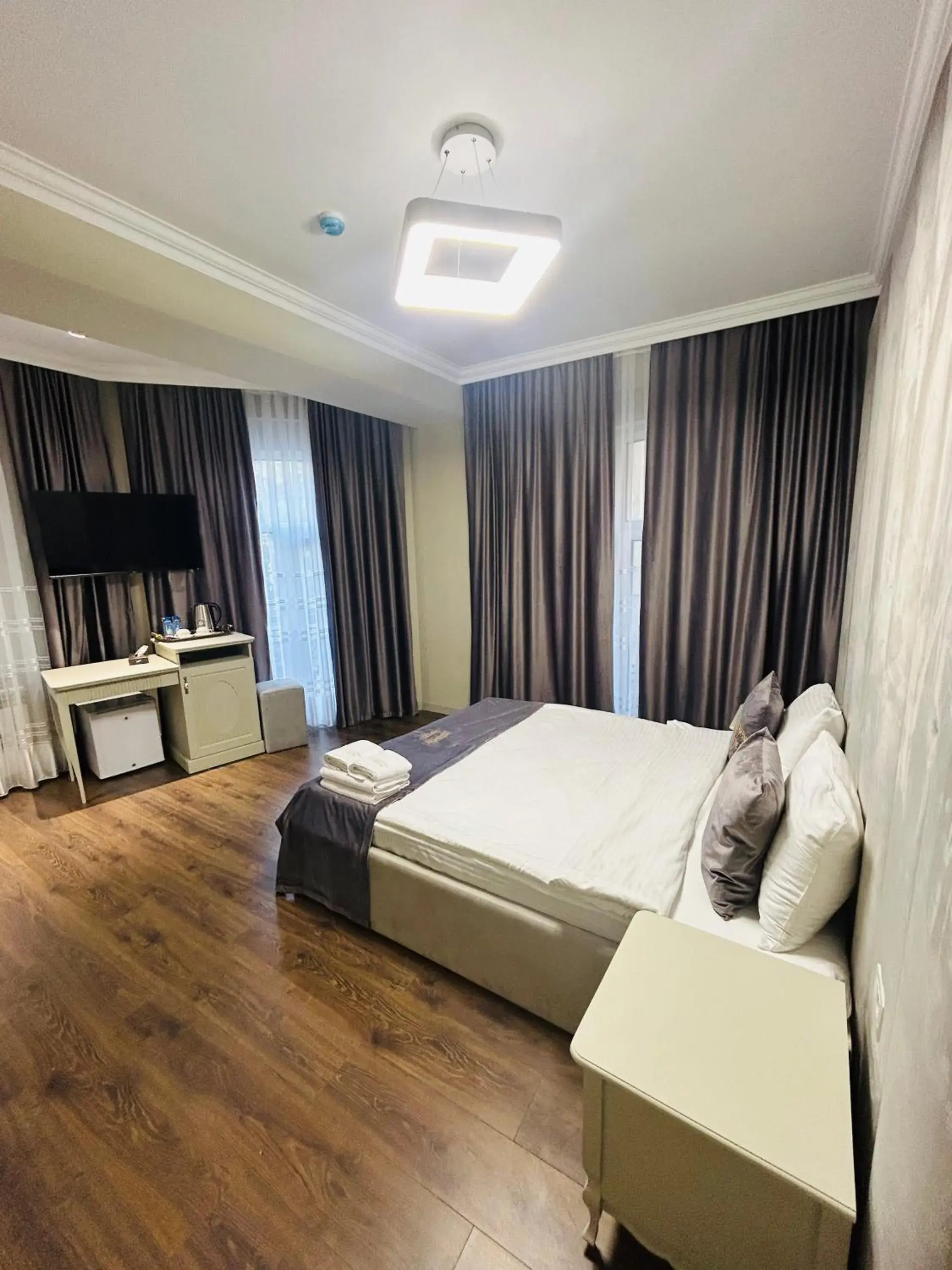 Deluxe Double Room with Balcony in Parliament Hotel & Restaurant Deluxe Double Room with Balcony in Parliament Hotel & Restaurant