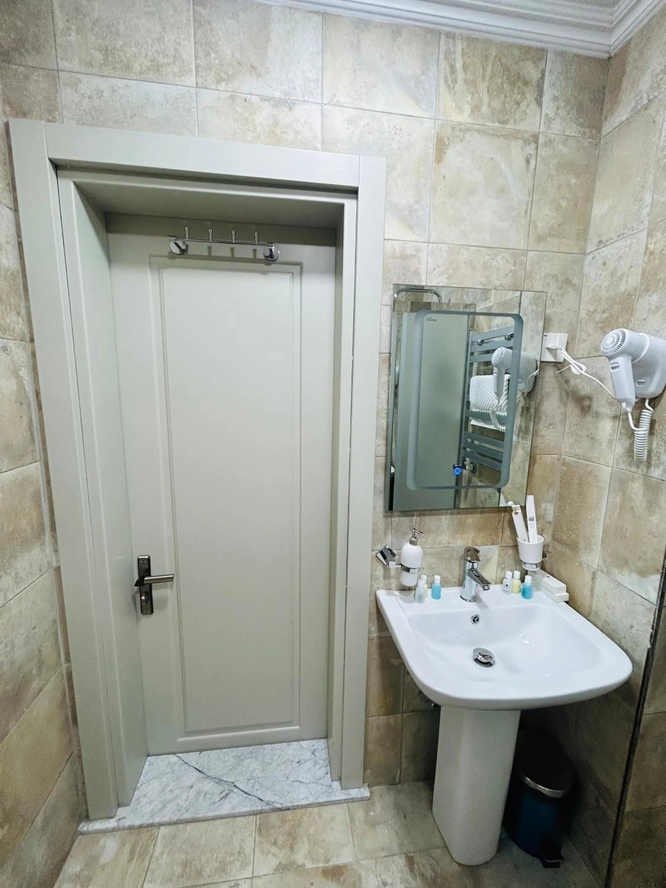 Shower in Parliament Hotel Baku