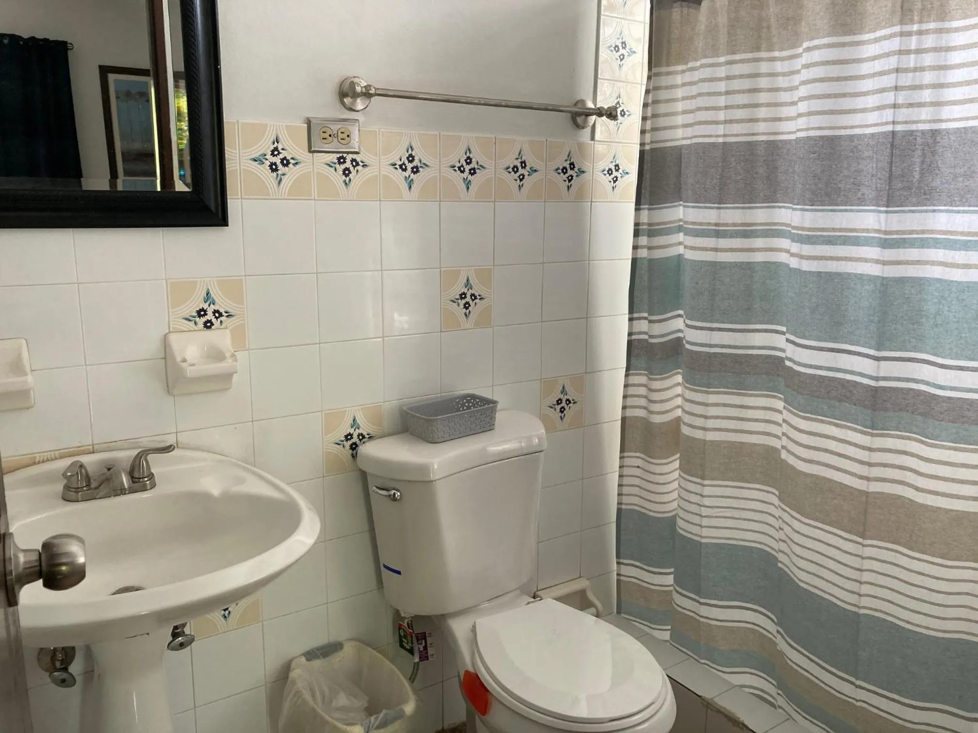 Toilet in Wild Flowers Rooms