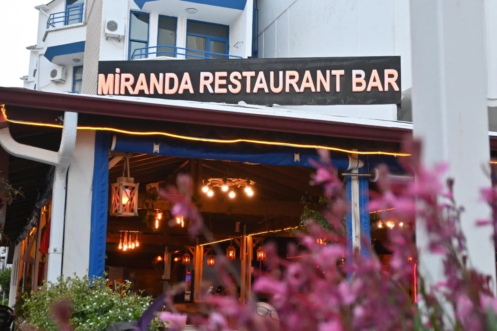 Restaurant/places to eat in Miranda Moral Beach