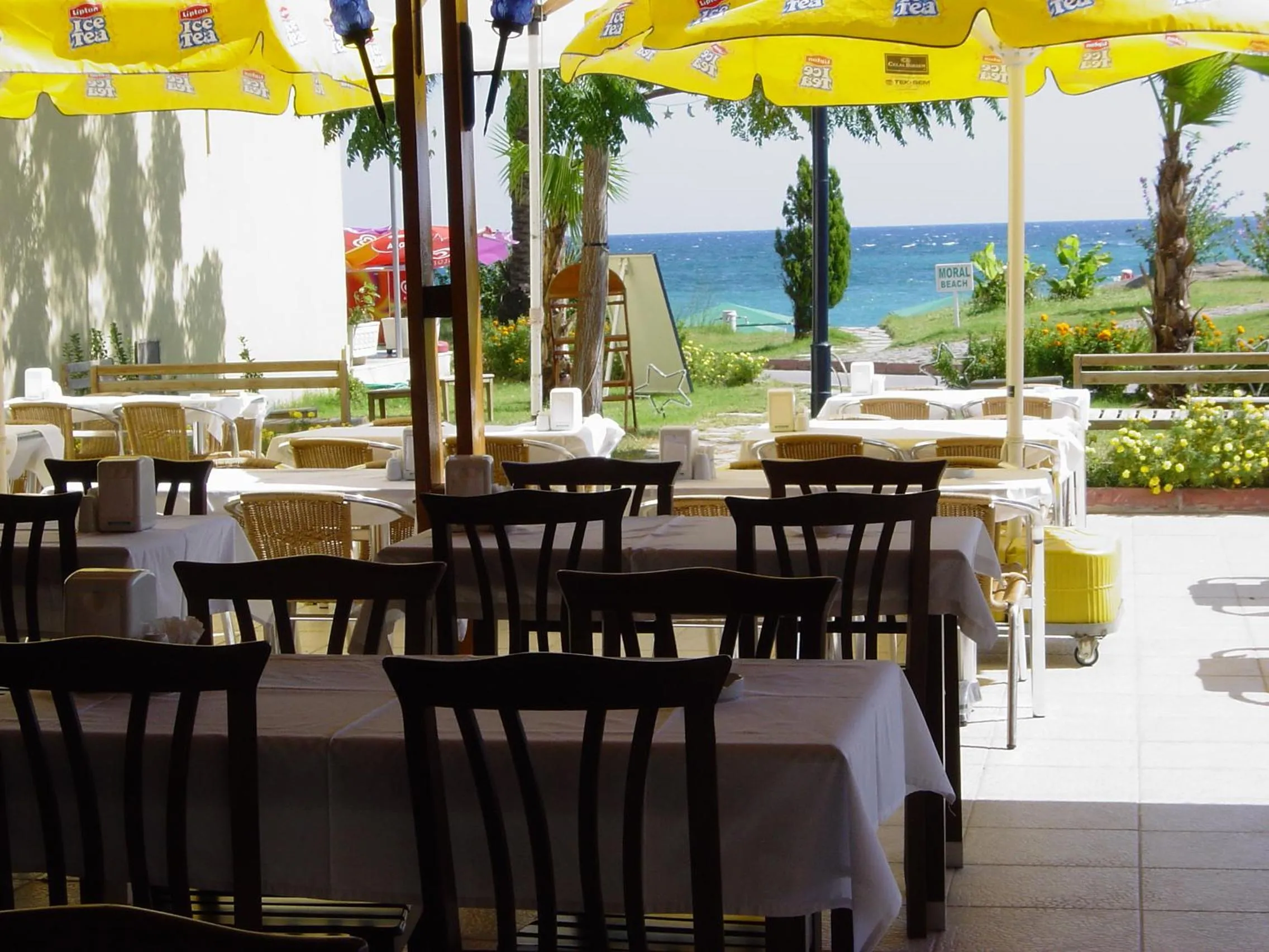 Restaurant/places to eat in Miranda Moral Beach