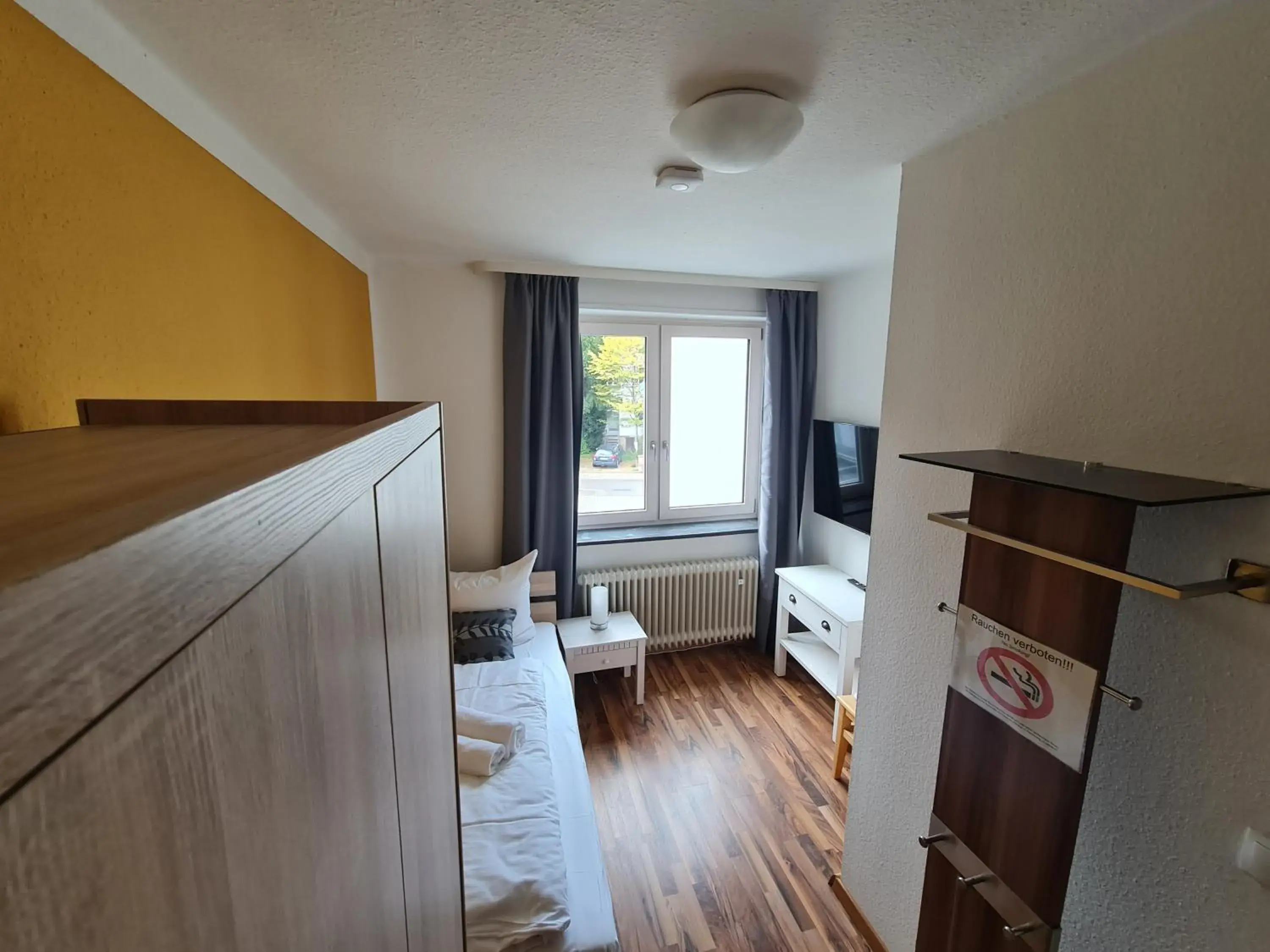 Single Room with Shower - single occupancy in Hotel Bischoff Winnweiler Single Room with Shower - single occupancy in Hotel Bischoff Winnweiler