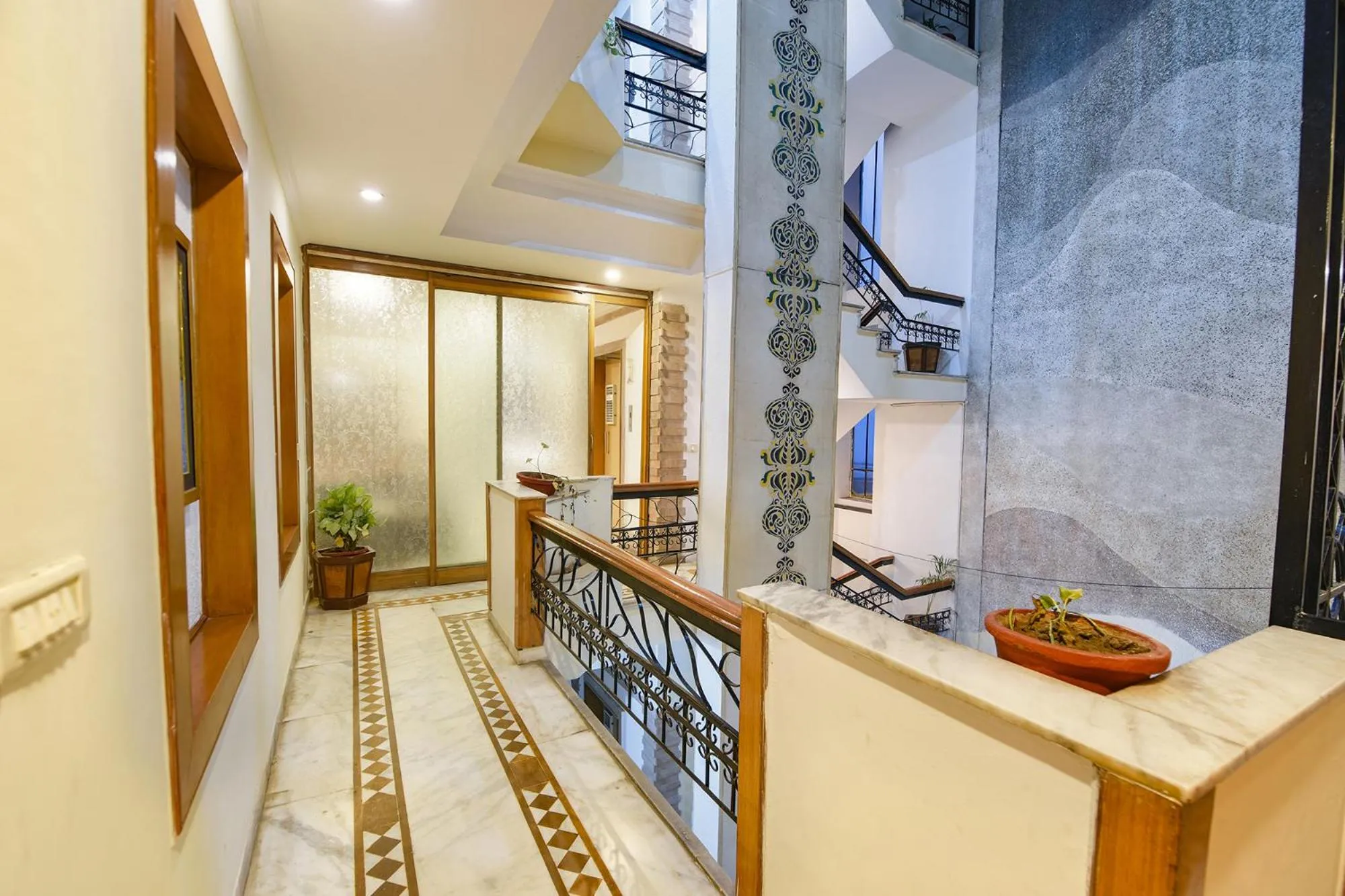 Lobby or reception in FabHotel Siris 18 - Aravali Biodiversity Park