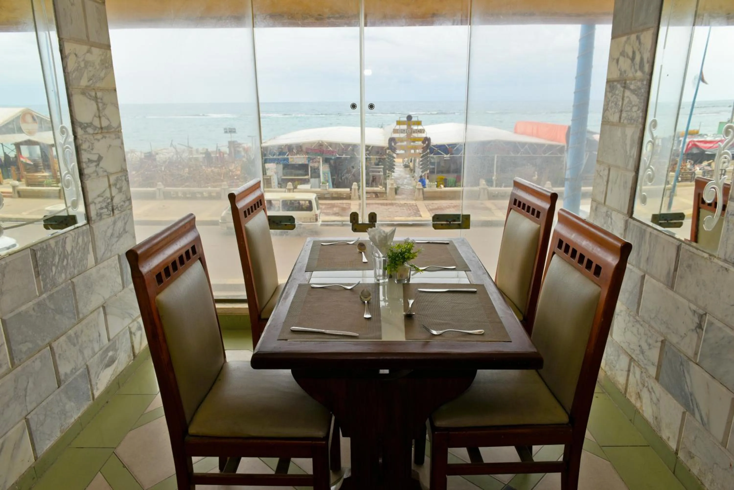 Restaurant/places to eat in Regency Hotel Alexandria