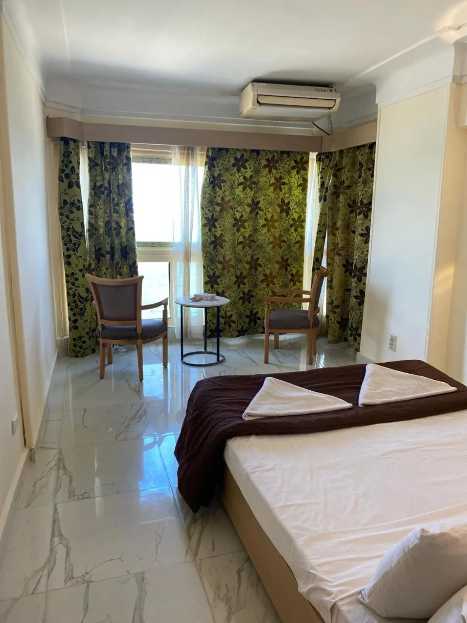 Bedroom, Bed in Regency Hotel Alexandria