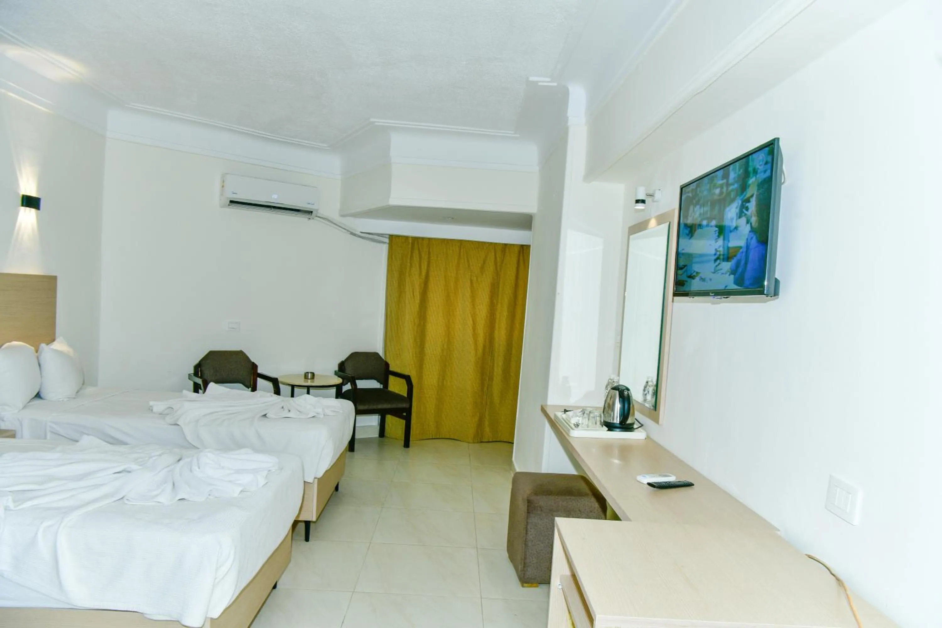 Bedroom, Bed in Regency Hotel Alexandria