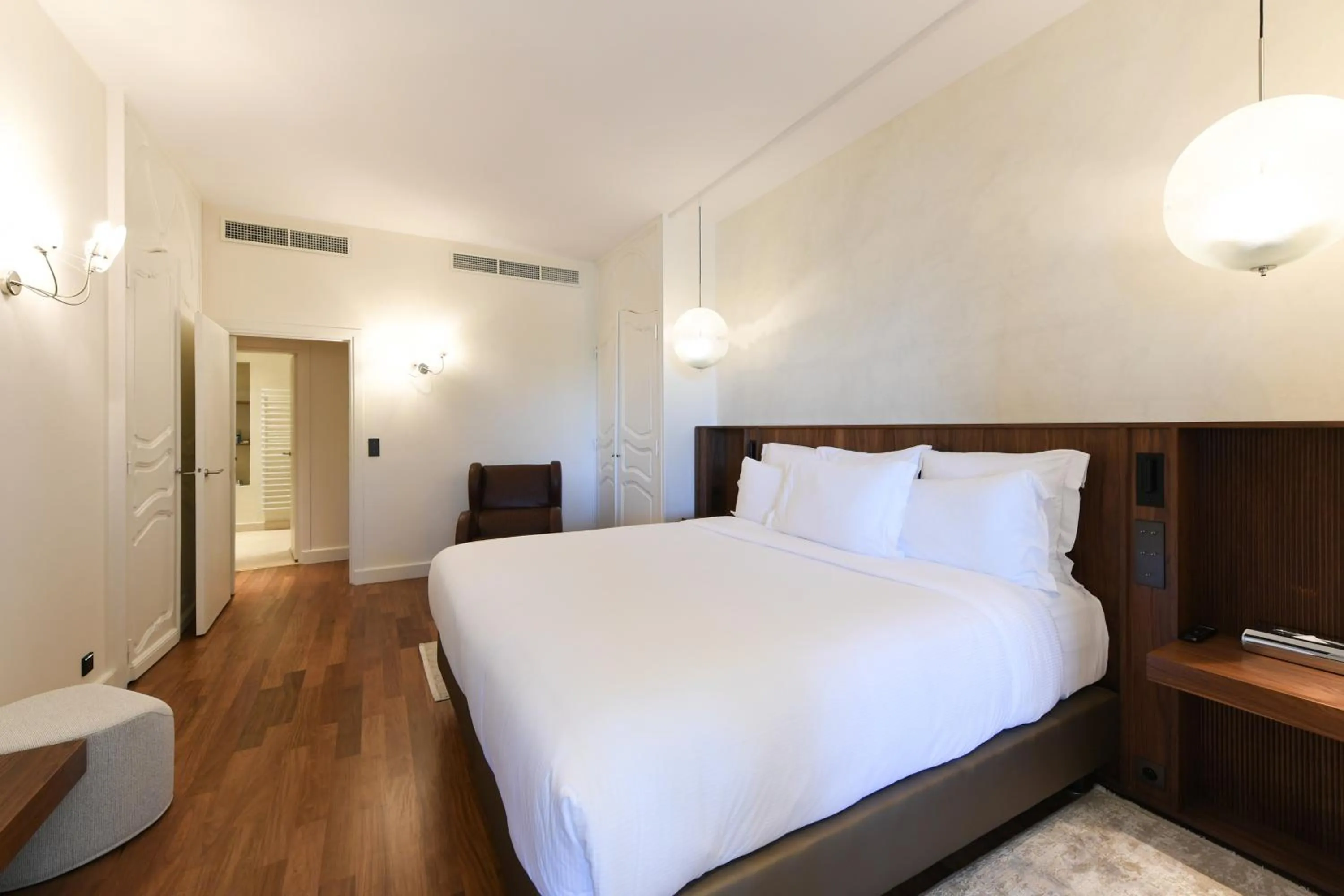 Photo of the whole room, Bed in Le Petit Nice - Passedat