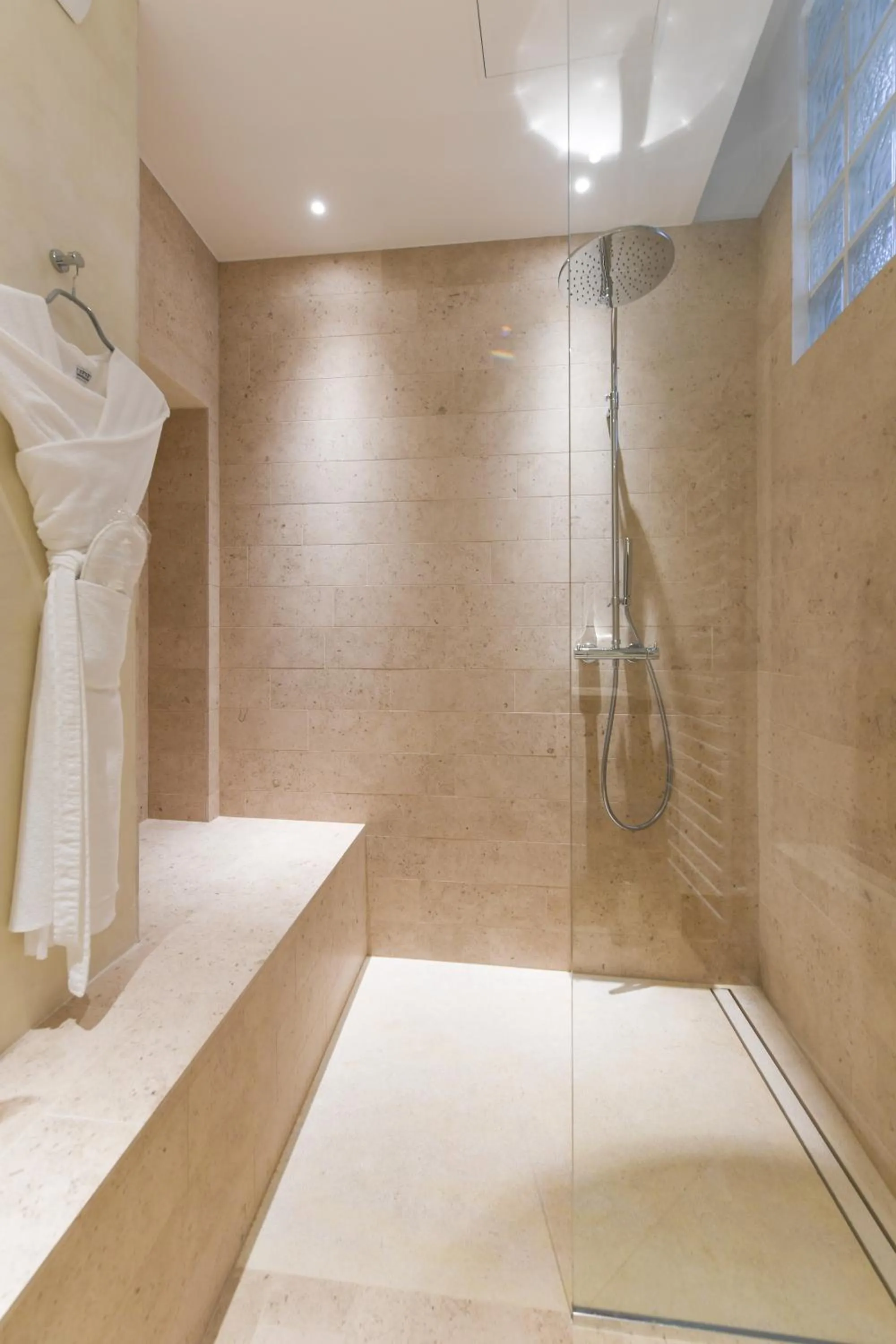 Shower in Le Petit Nice - Passedat