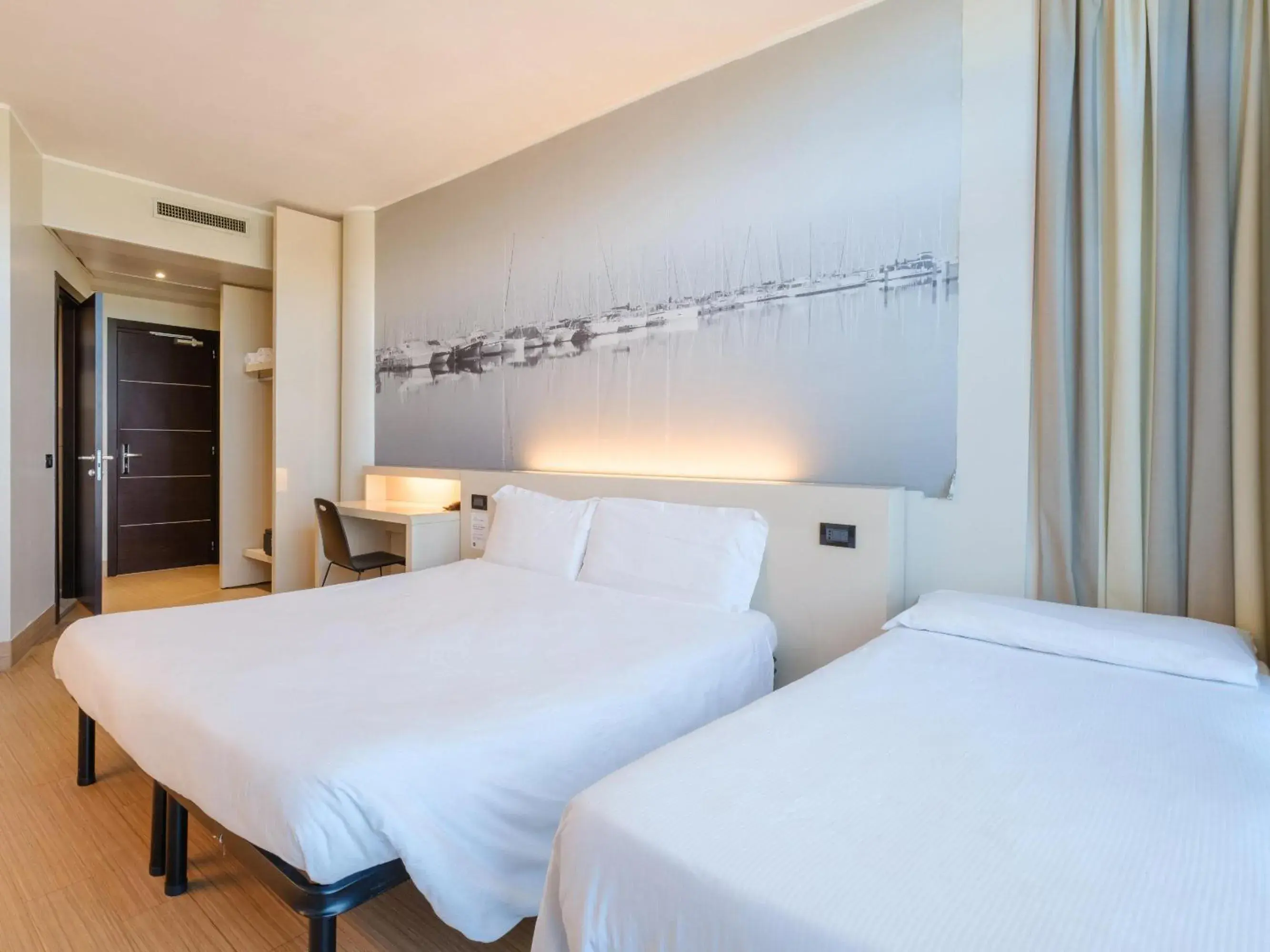 Triple Room - Disability Access in B&B Hotel Ravenna Triple Room - Disability Access in B&B Hotel Ravenna