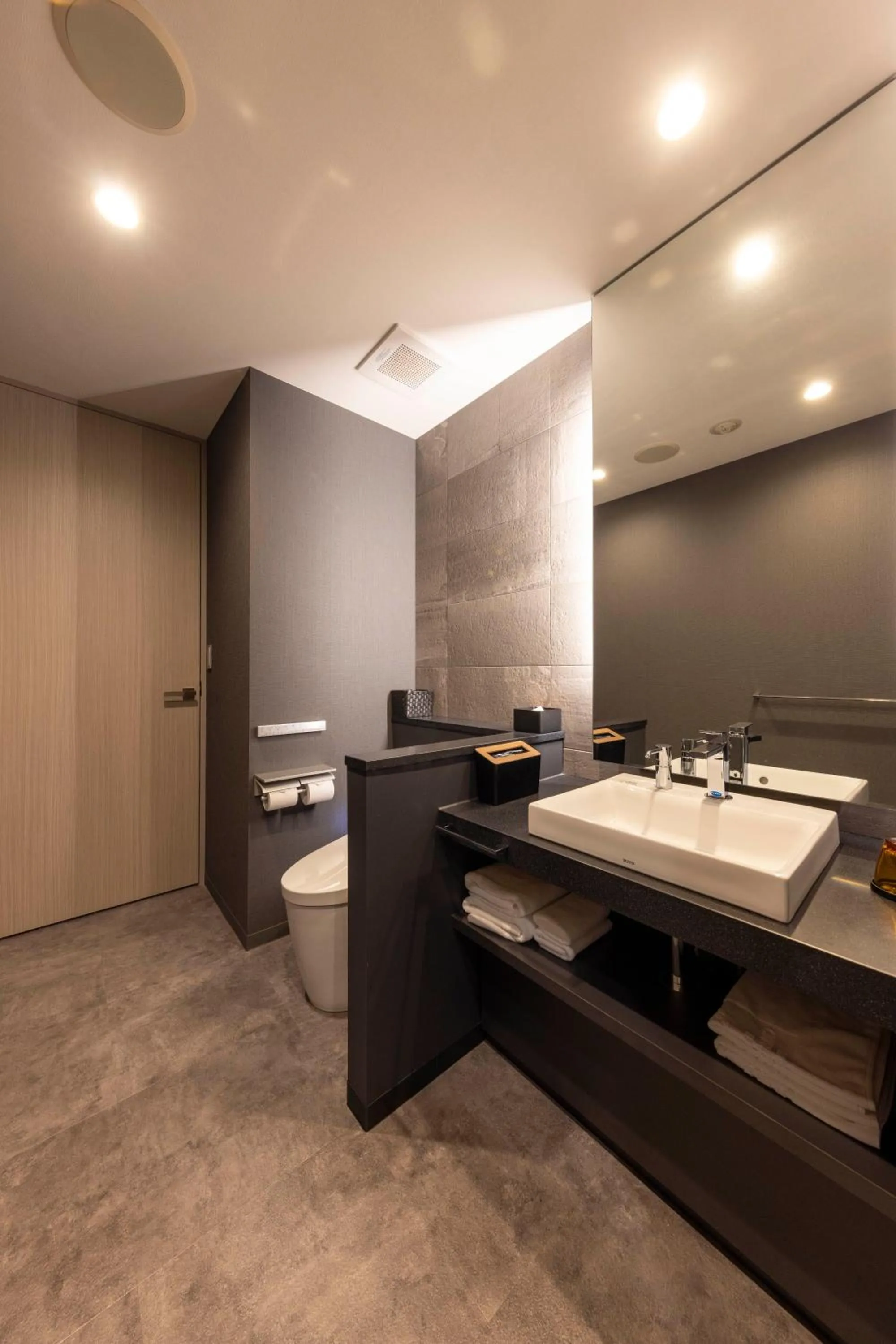 Toilet in Hotel Granbinario Tsuruga