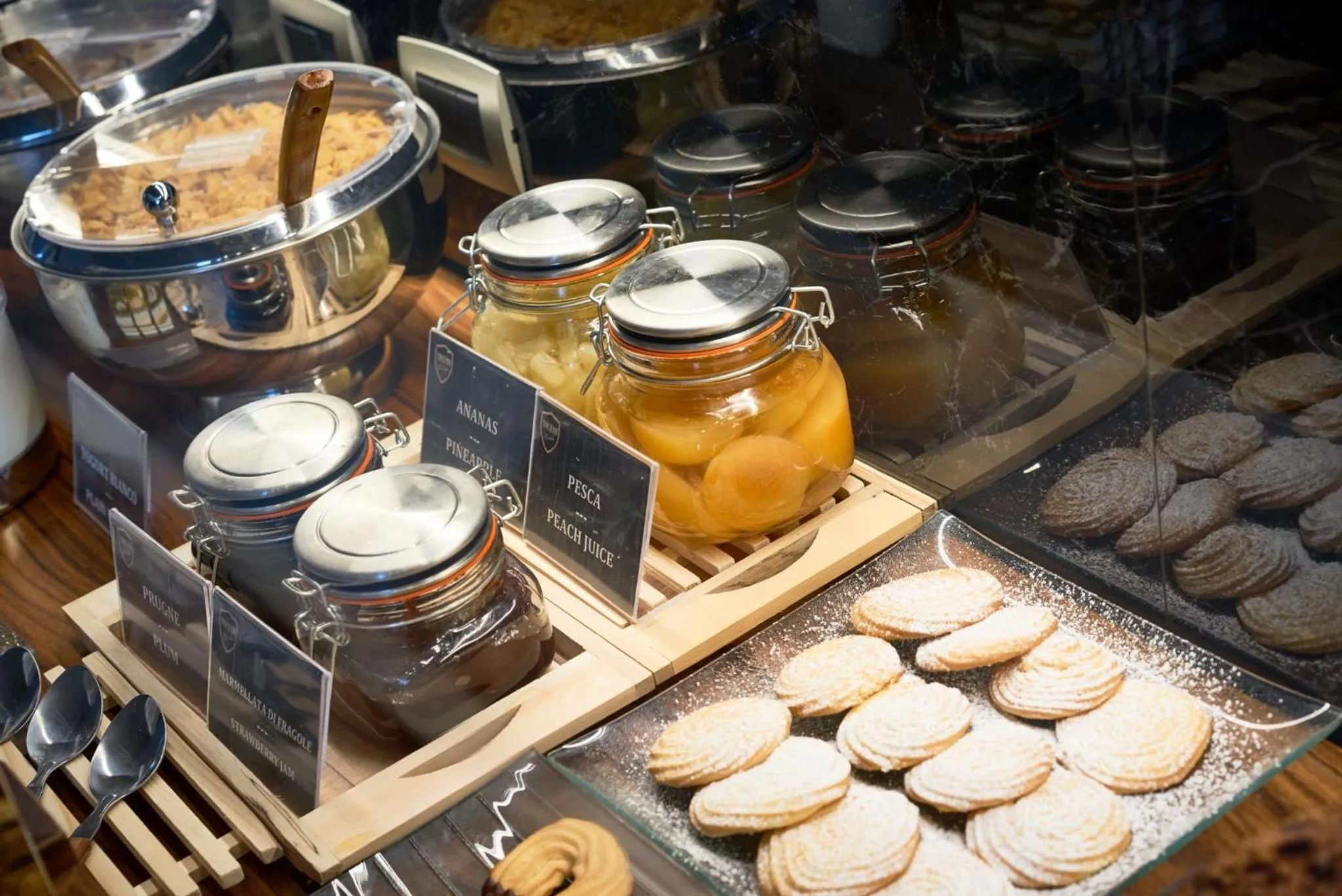 Buffet breakfast in Hotel Pisa Valdera